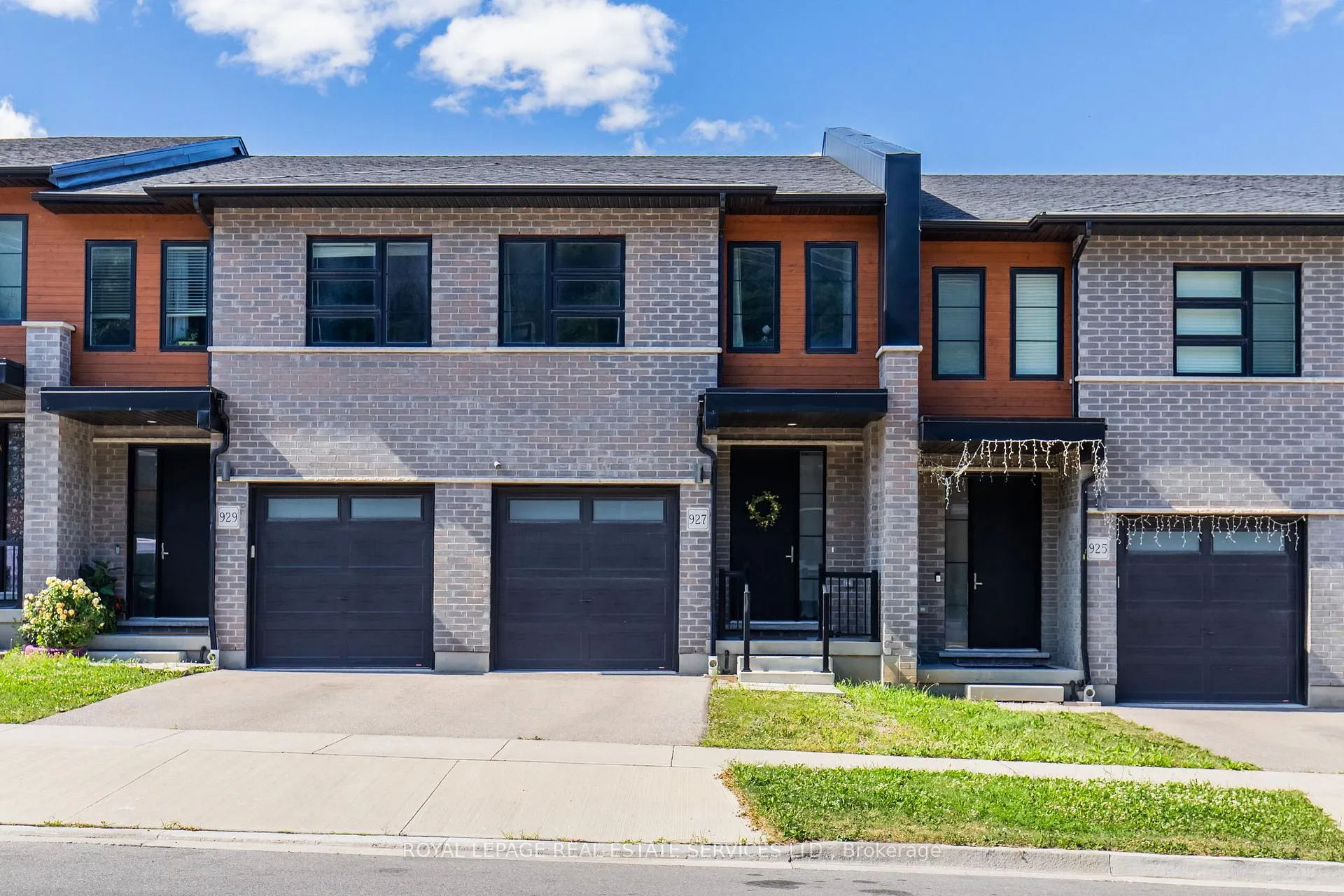 Photo 1 of 927 Robert Ferrie Drive, Kitchener — HOMEH