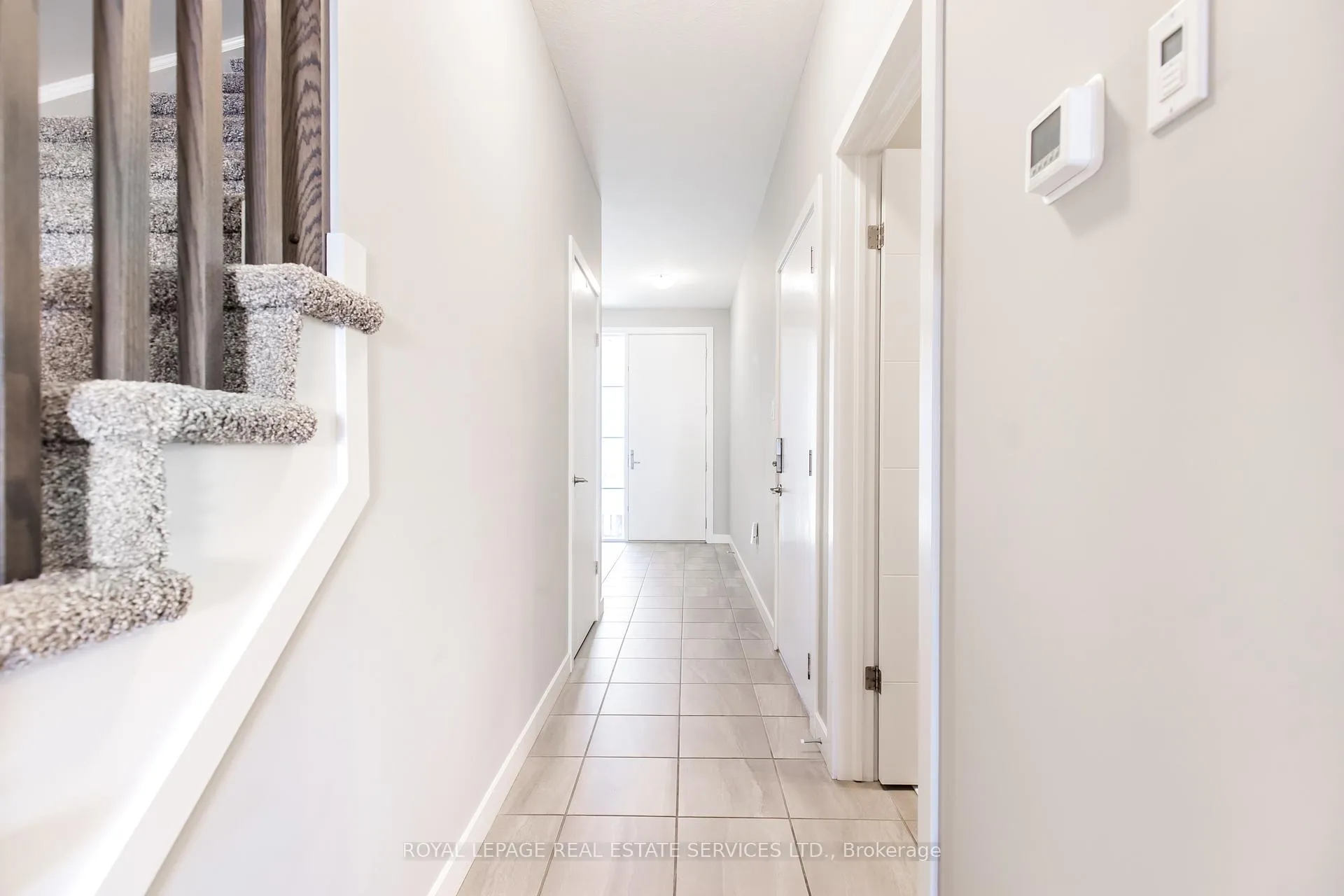 Photo 6 of 927 Robert Ferrie Drive, Kitchener — HOMEH