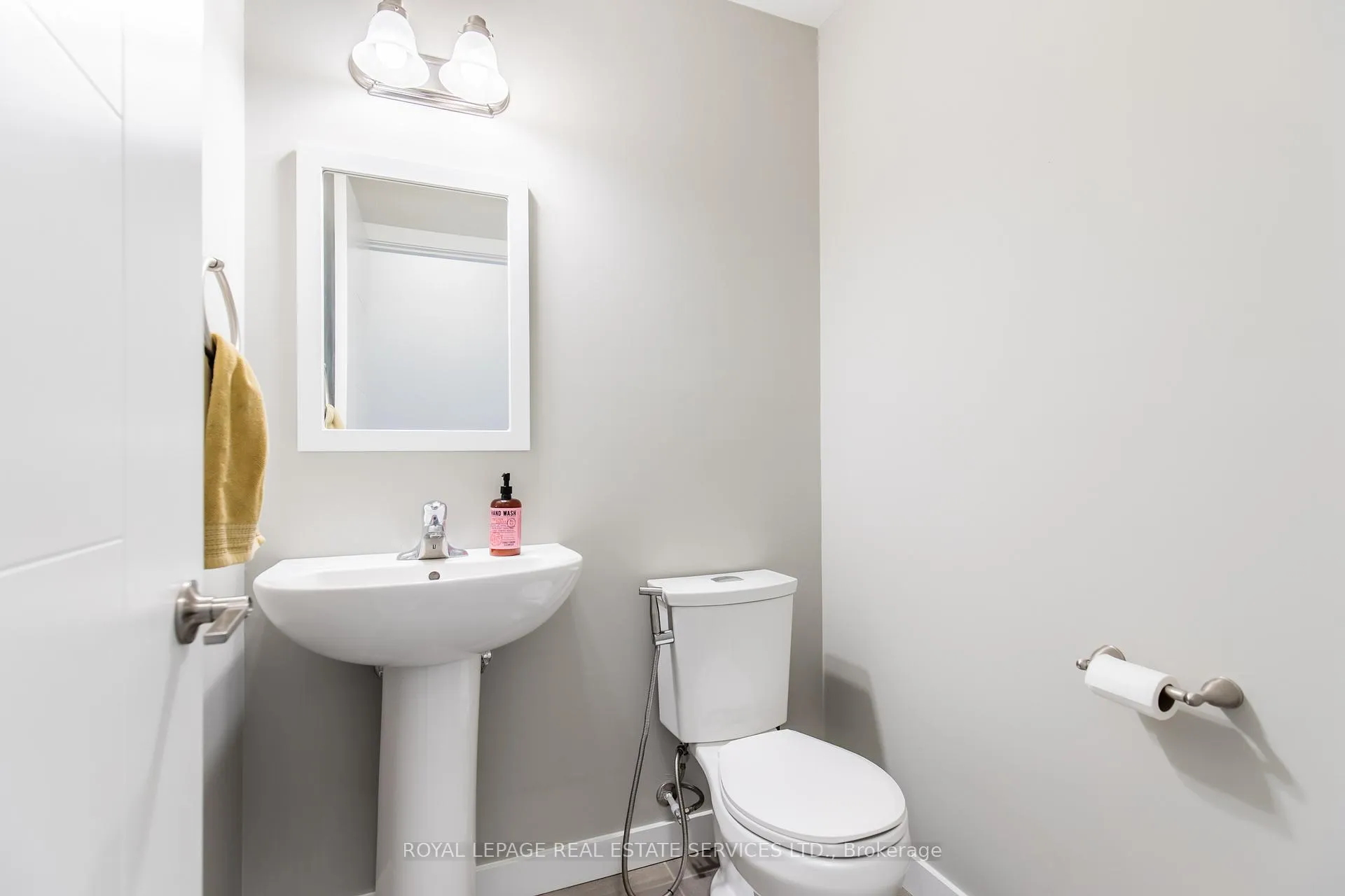 Photo 7 of 927 Robert Ferrie Drive, Kitchener — HOMEH