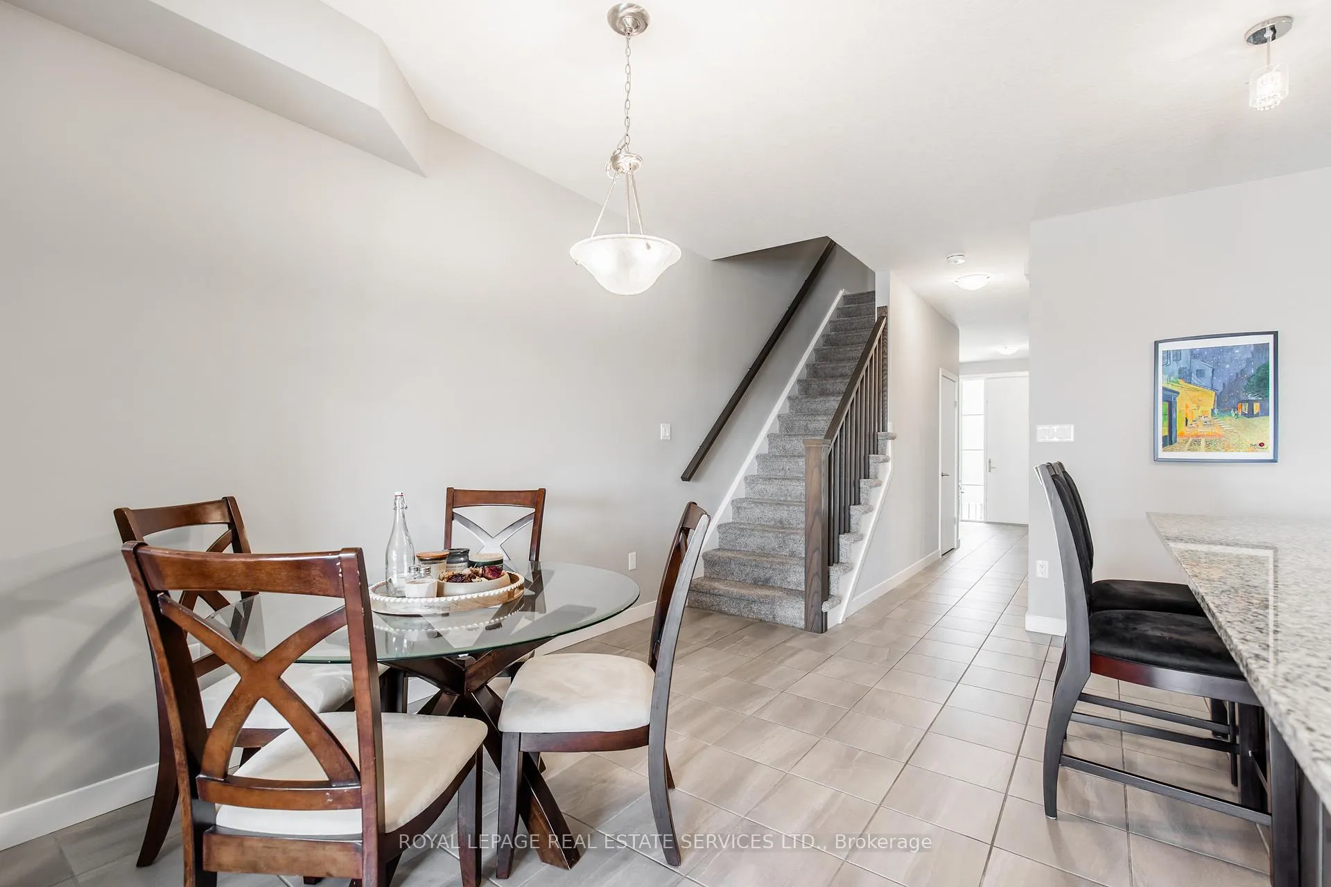 Photo 10 of 927 Robert Ferrie Drive, Kitchener — HOMEH
