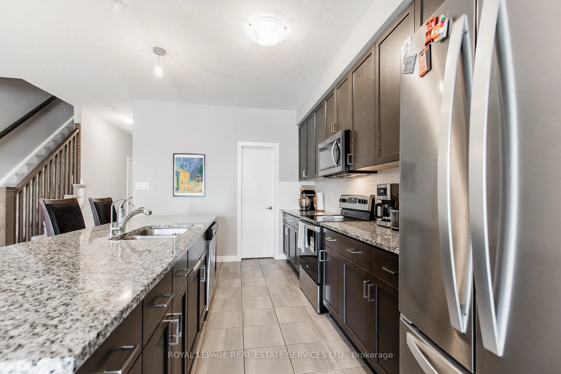 Photo 12 of 927 Robert Ferrie Drive, Kitchener — HOMEH