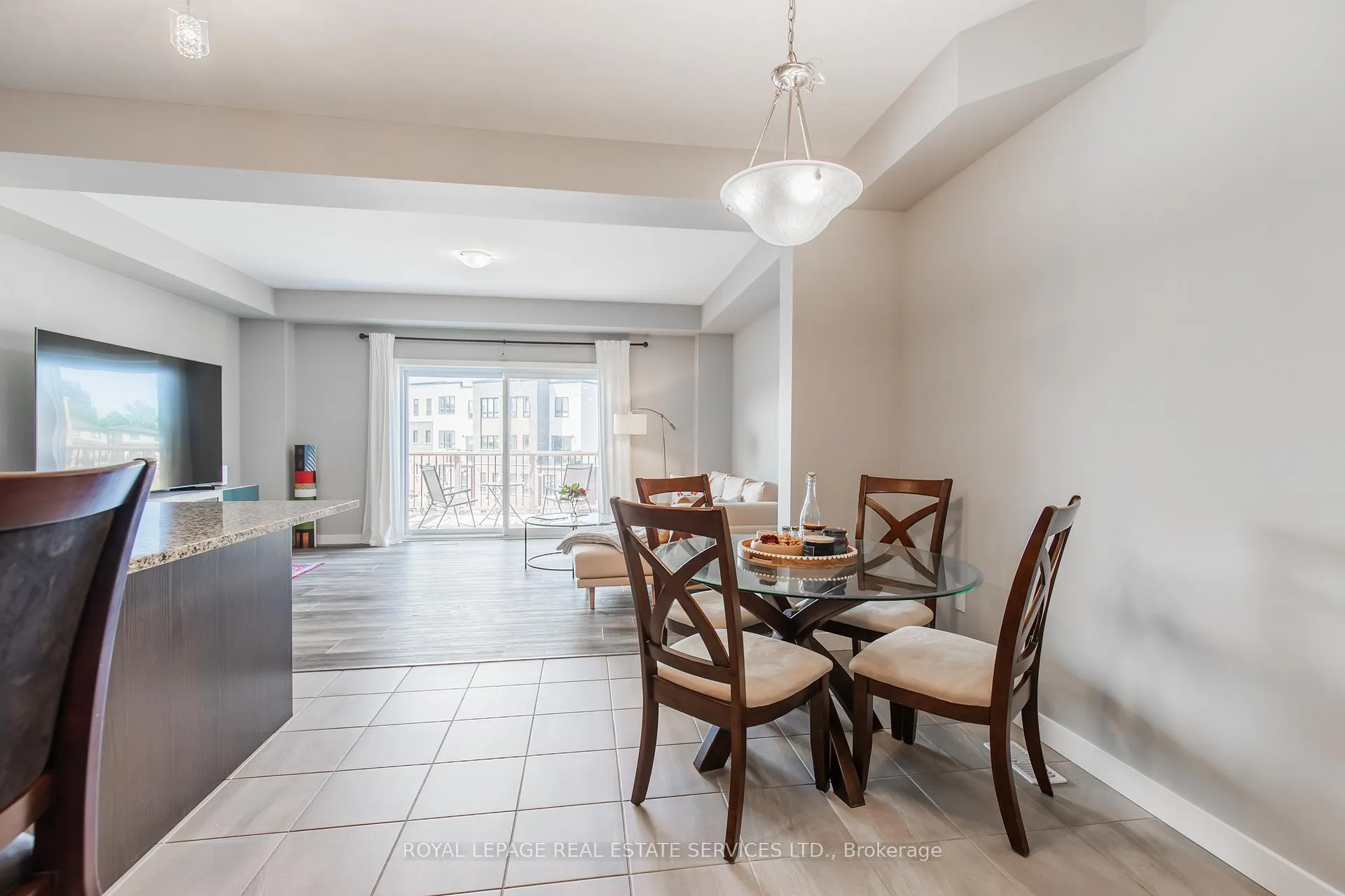 Photo 16 of 927 Robert Ferrie Drive, Kitchener — HOMEH