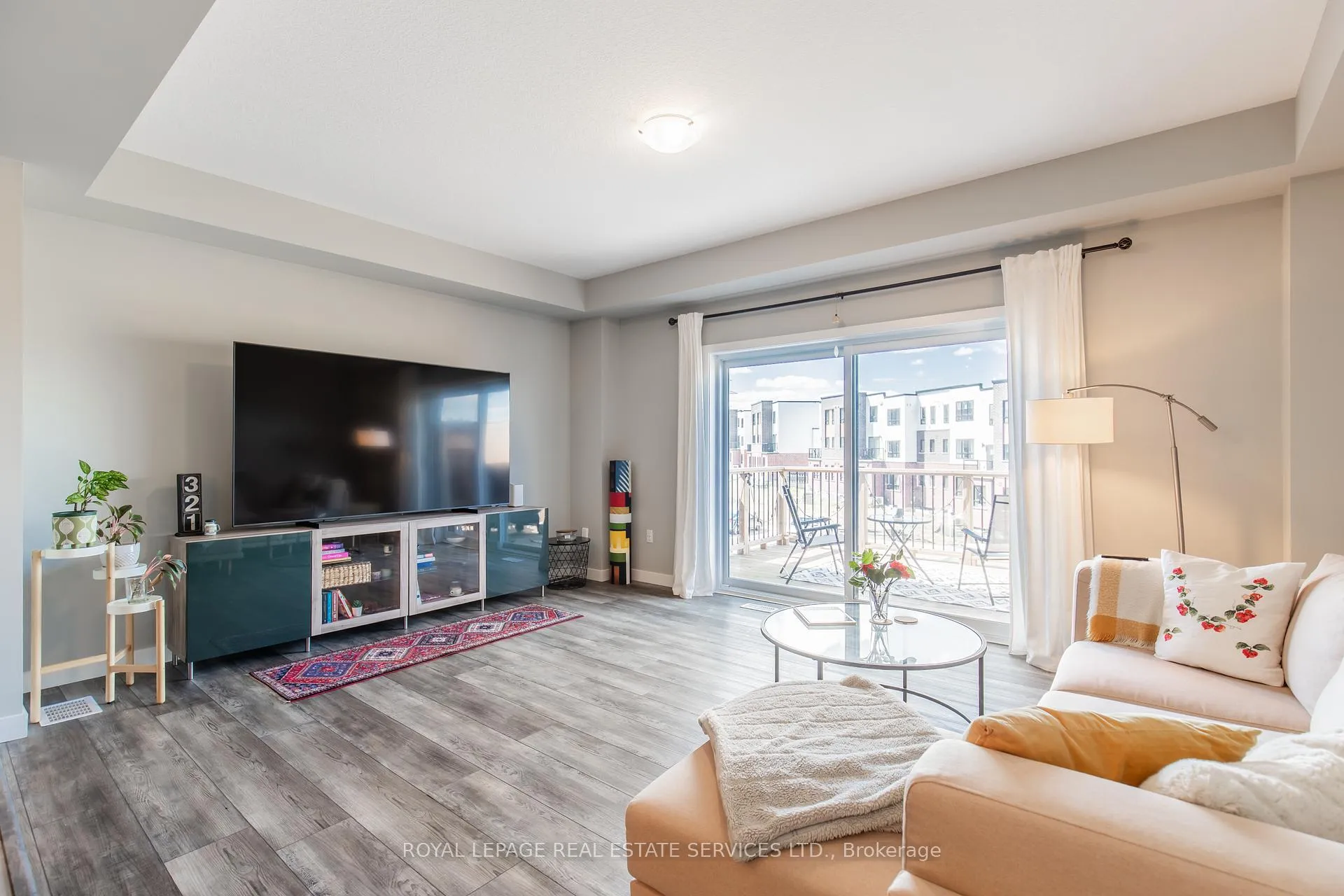 Photo 17 of 927 Robert Ferrie Drive, Kitchener — HOMEH