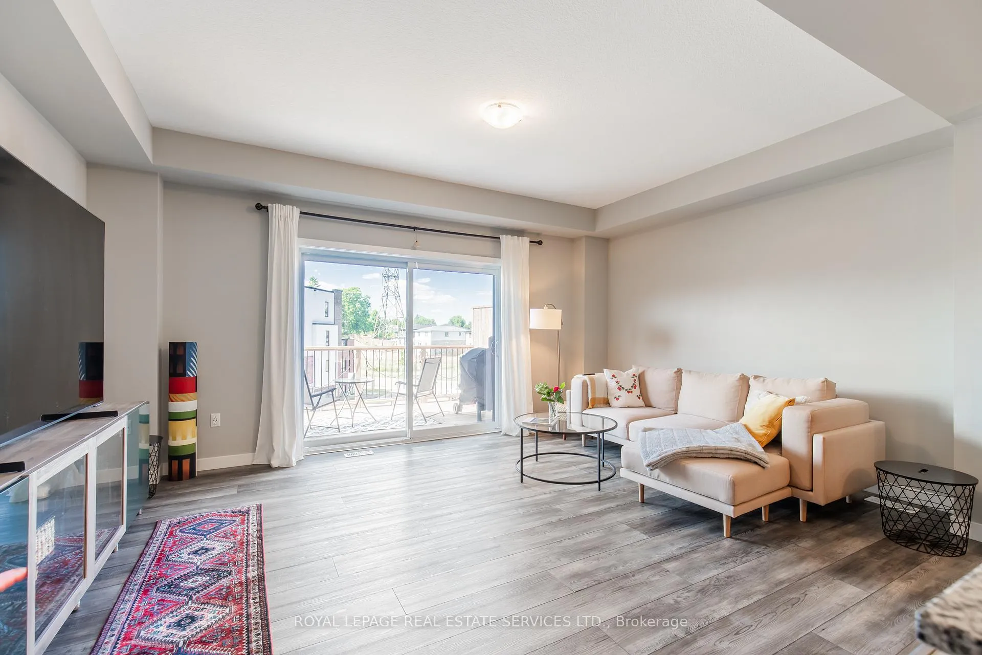 Photo 18 of 927 Robert Ferrie Drive, Kitchener — HOMEH