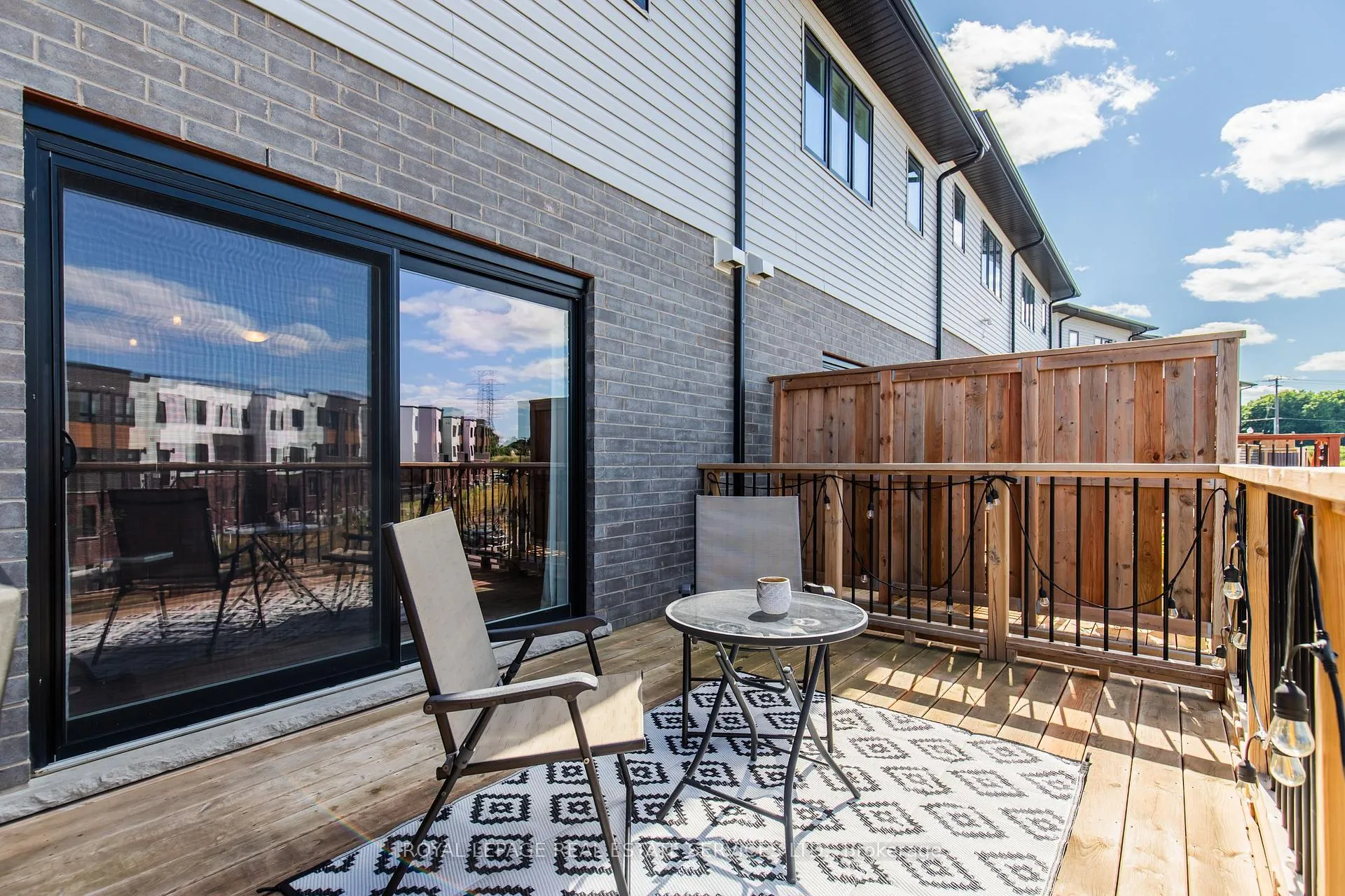 Photo 21 of 927 Robert Ferrie Drive, Kitchener — HOMEH