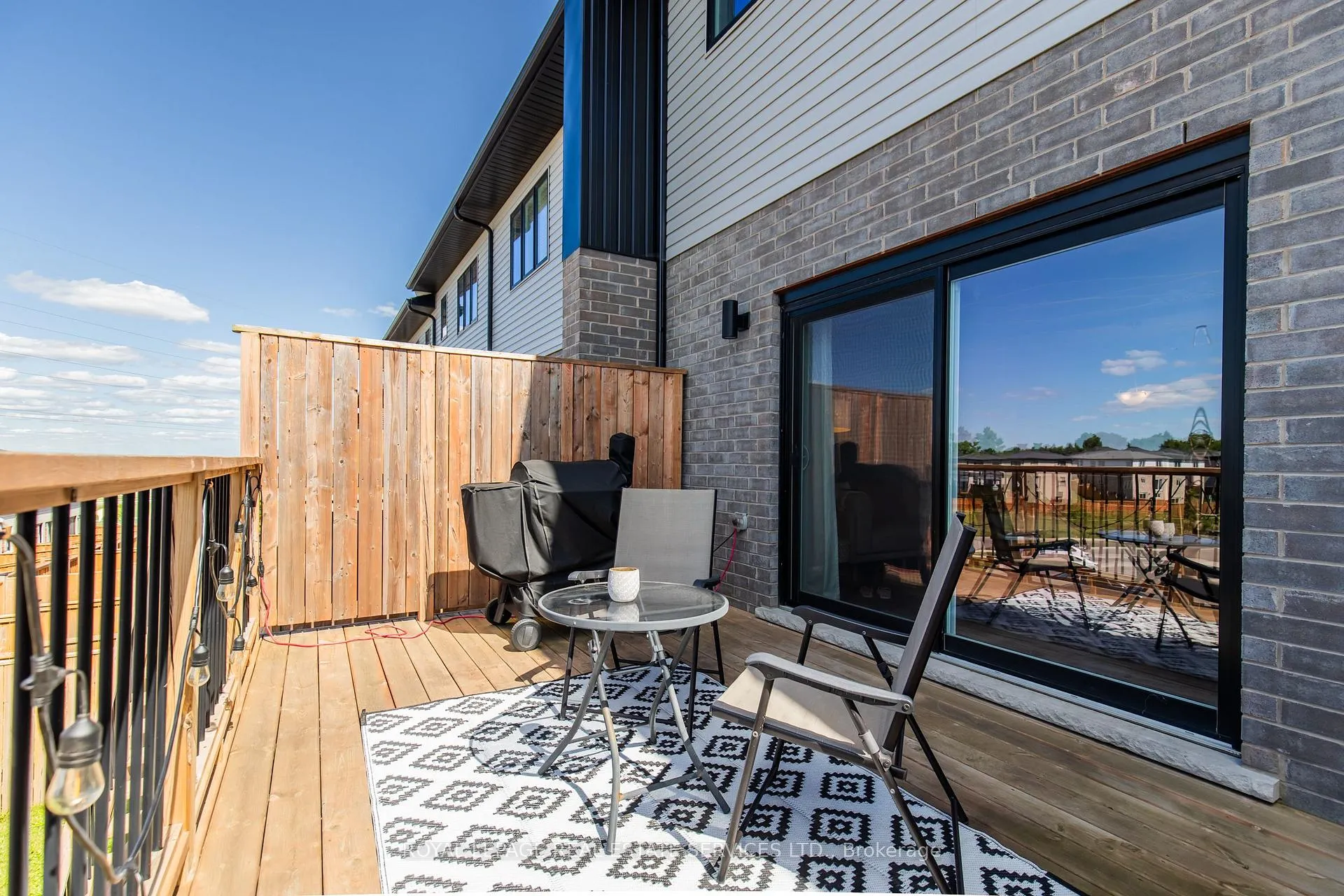 Photo 22 of 927 Robert Ferrie Drive, Kitchener — HOMEH