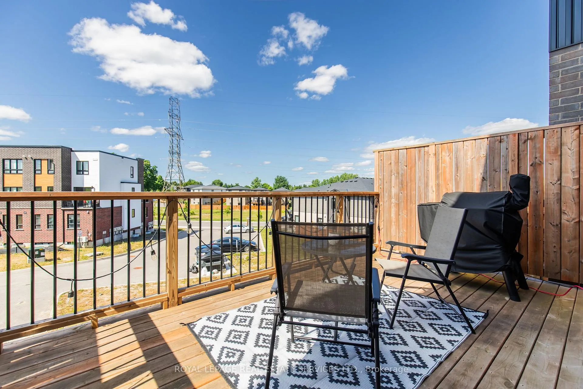 Photo 23 of 927 Robert Ferrie Drive, Kitchener — HOMEH