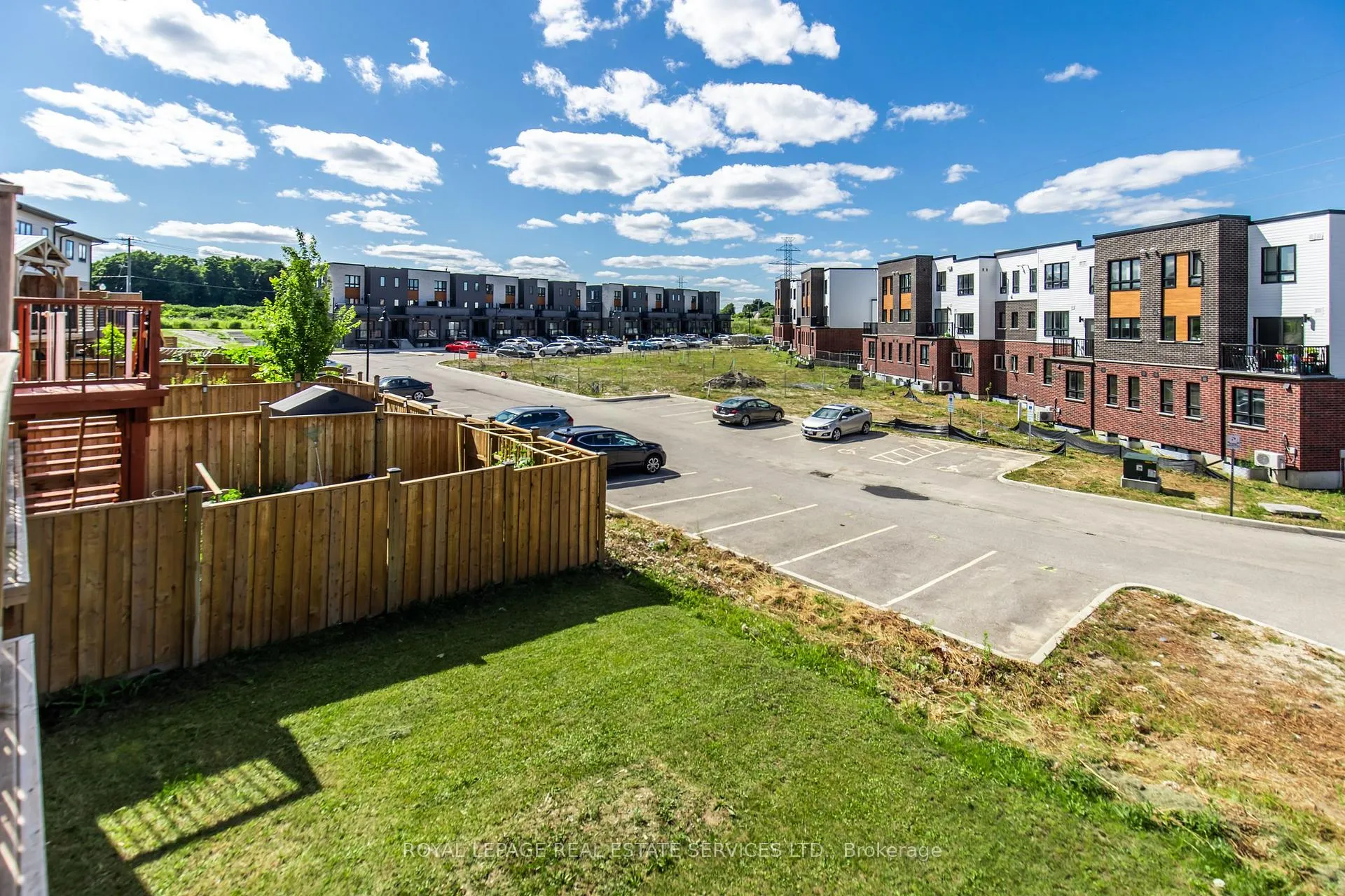 Photo 25 of 927 Robert Ferrie Drive, Kitchener — HOMEH