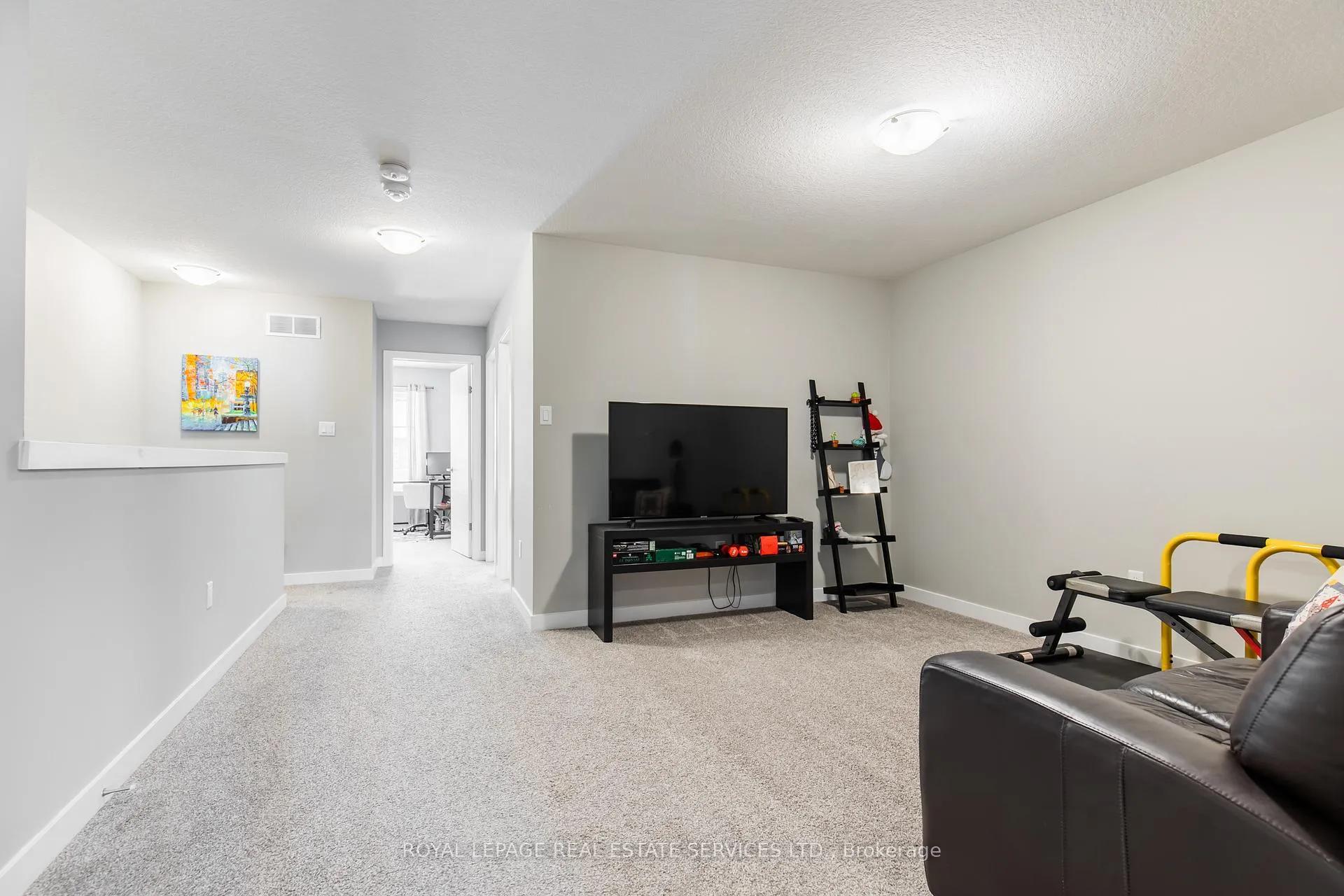 Photo 27 of 927 Robert Ferrie Drive, Kitchener — HOMEH