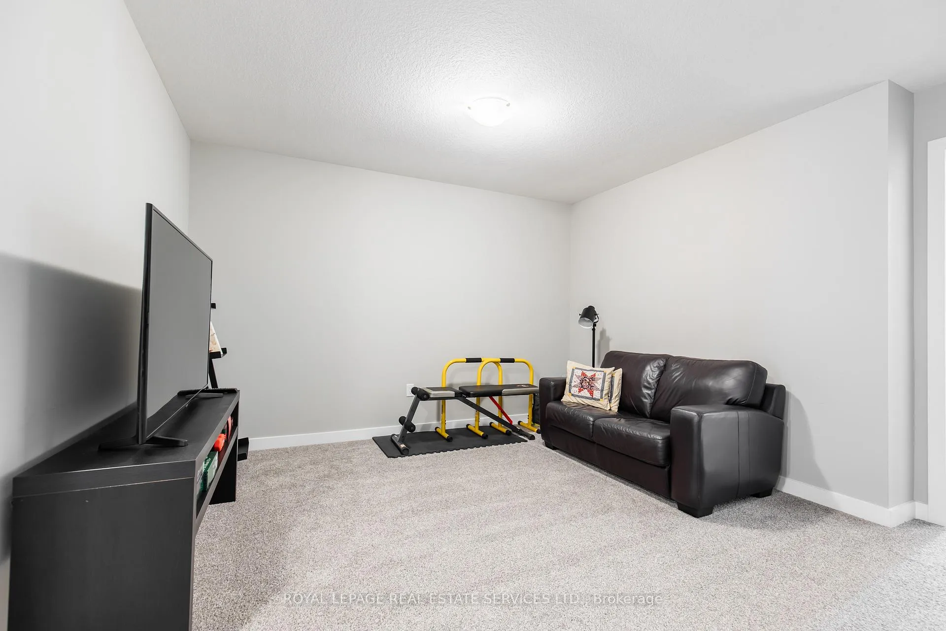 Photo 29 of 927 Robert Ferrie Drive, Kitchener — HOMEH