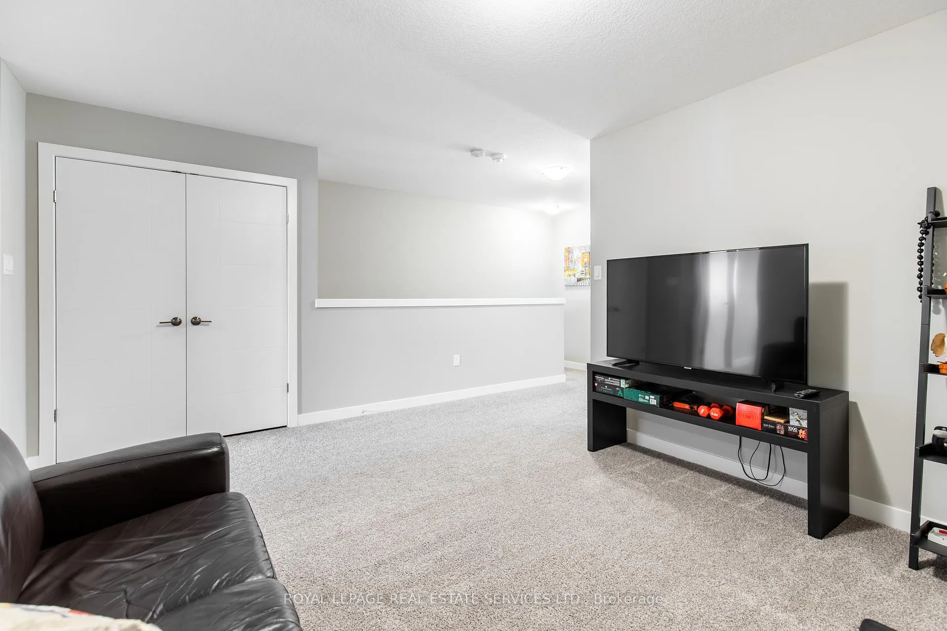 Photo 32 of 927 Robert Ferrie Drive, Kitchener — HOMEH