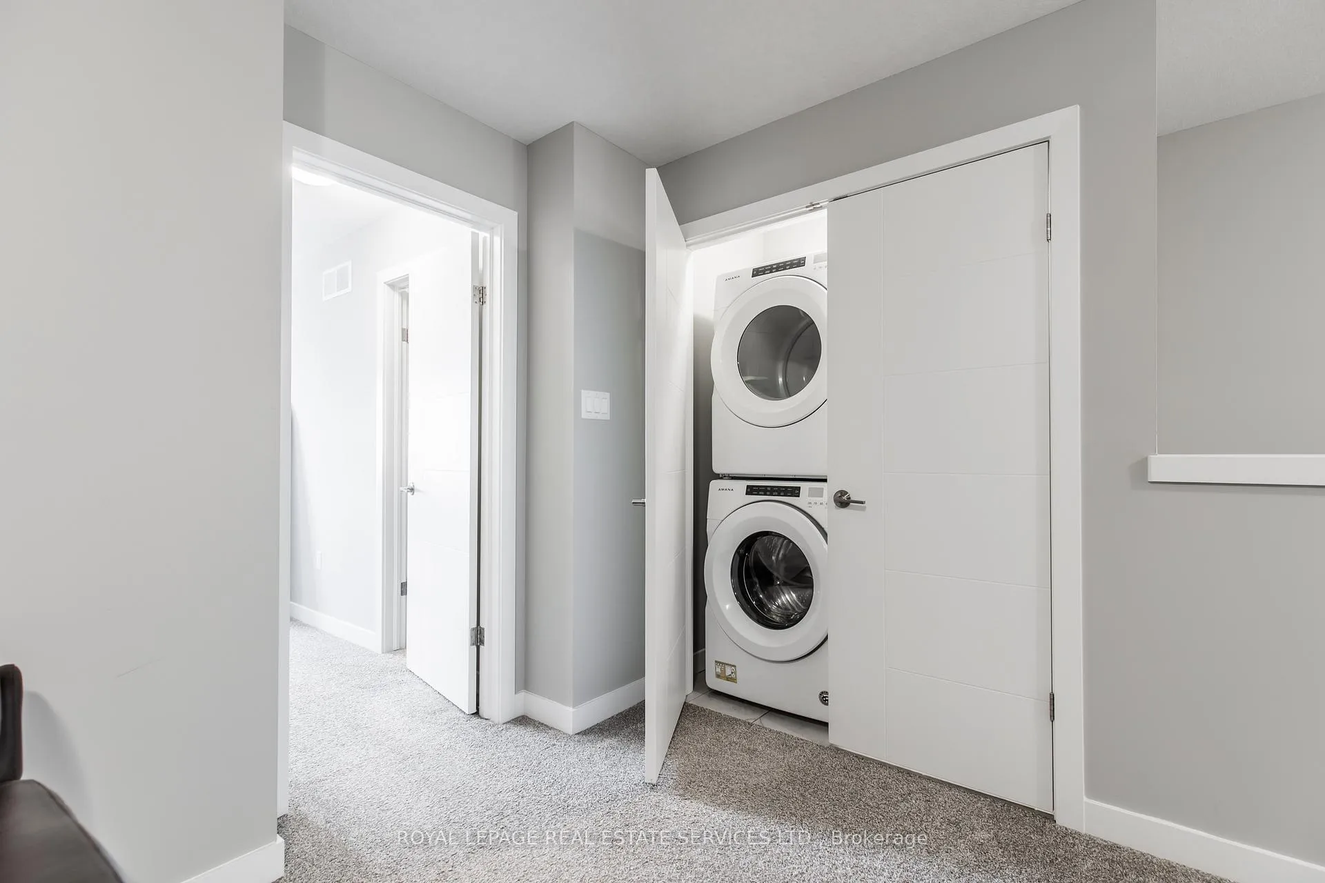 Photo 34 of 927 Robert Ferrie Drive, Kitchener — HOMEH