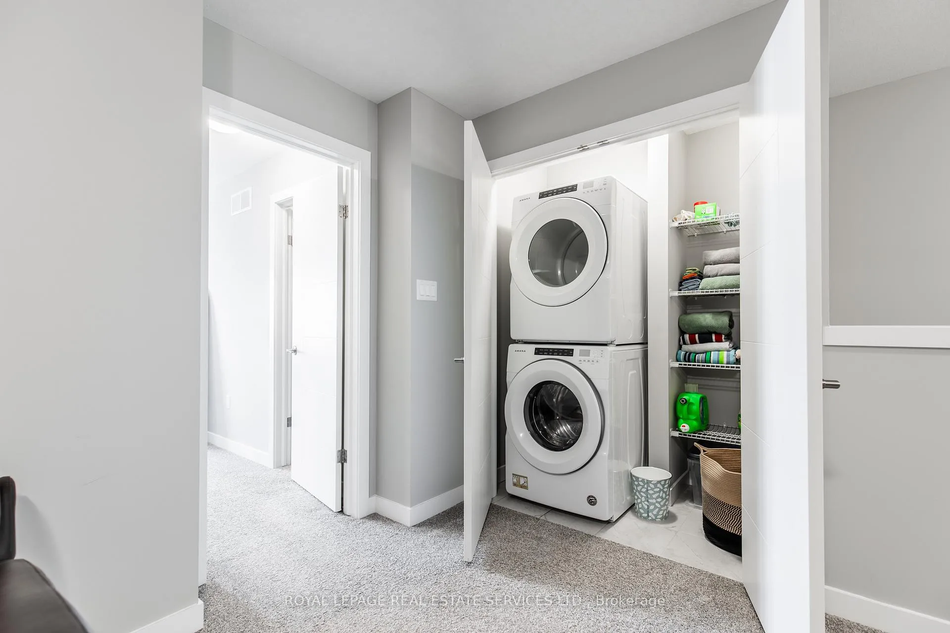 Photo 35 of 927 Robert Ferrie Drive, Kitchener — HOMEH