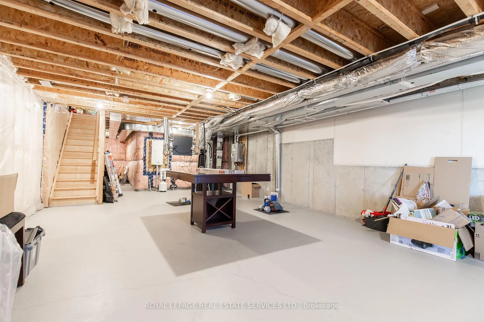 Photo 48 of 927 Robert Ferrie Drive, Kitchener — HOMEH