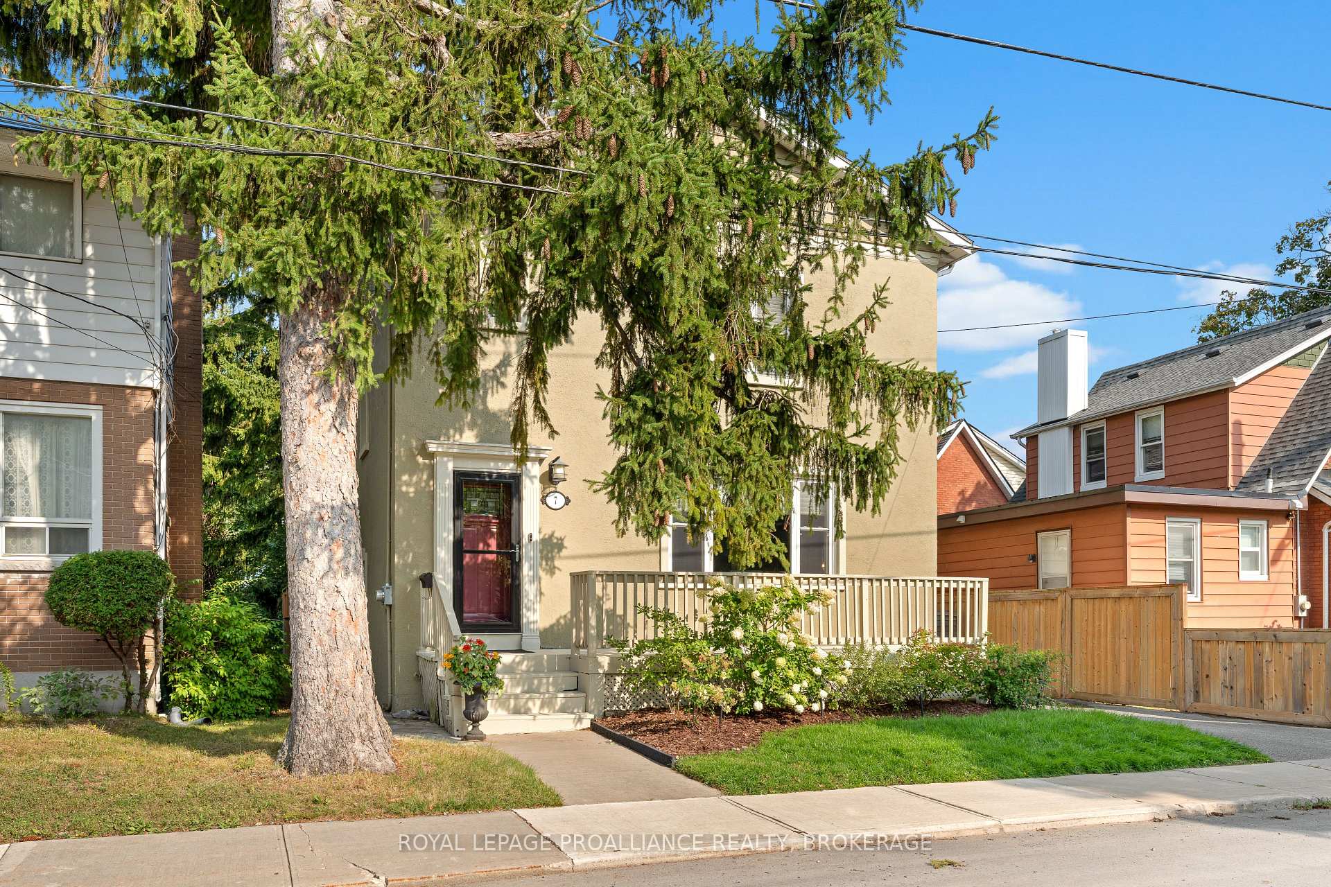 Front of 7 Toronto Street