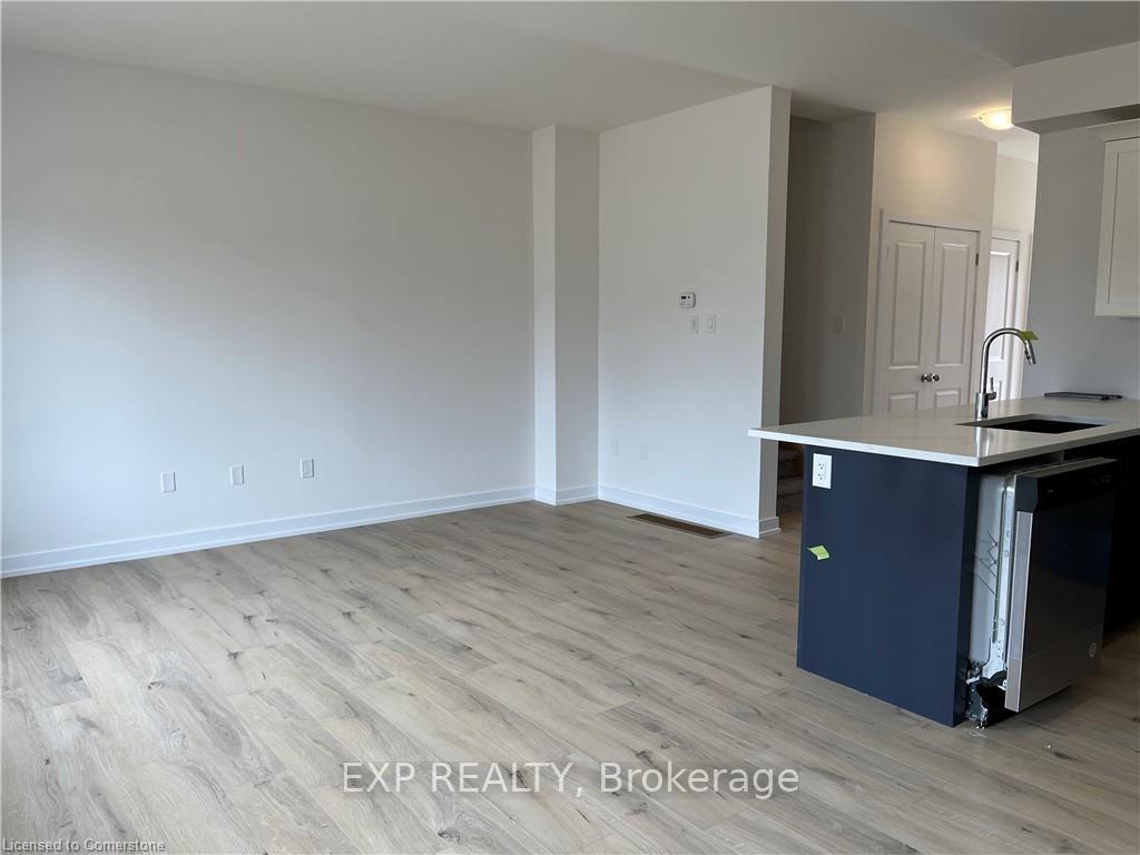 Photo 5 of 14 Dewberry Drive, Kitchener — HOMEH
