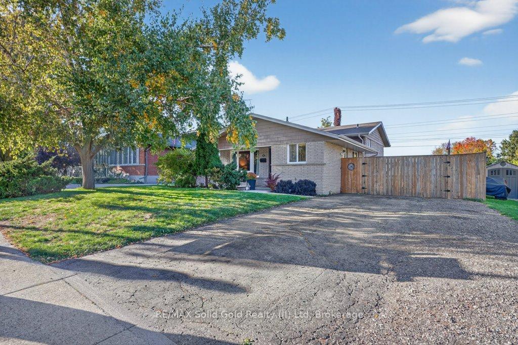 Photo 2 of 34 Dunsmere Court, Kitchener — HOMEH