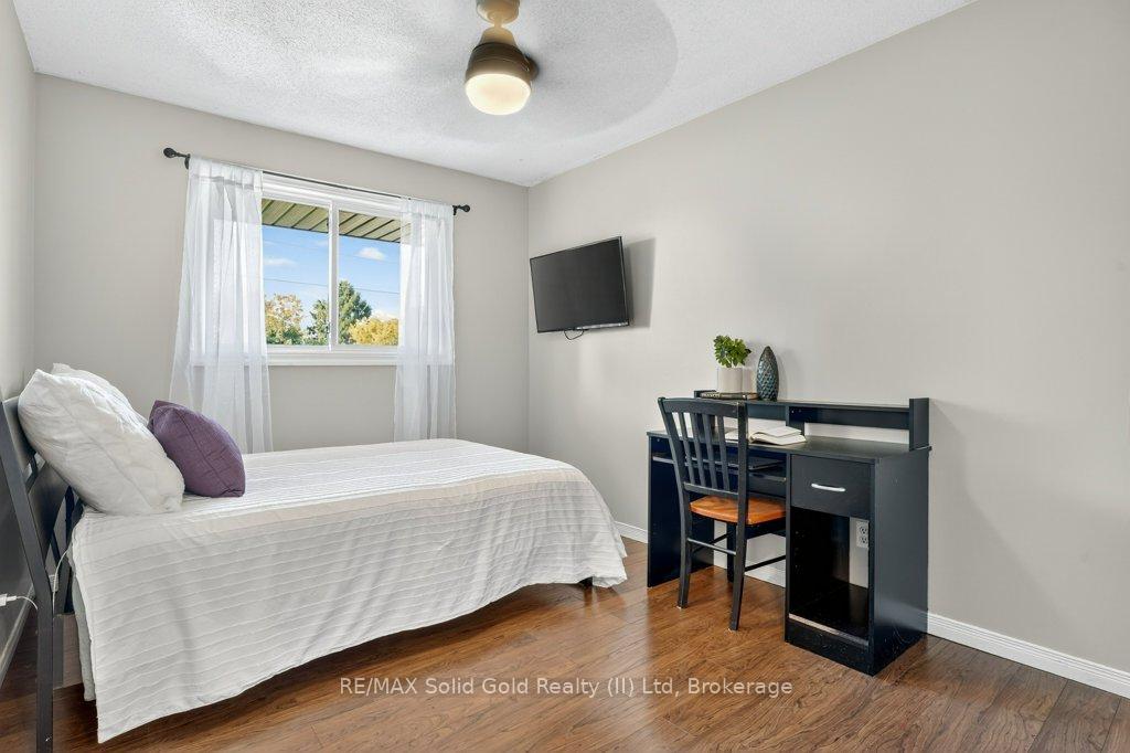 Photo 12 of 34 Dunsmere Court, Kitchener — HOMEH