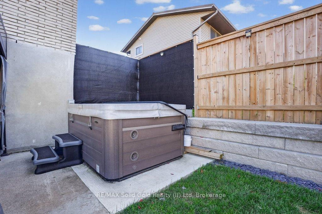 Photo 22 of 34 Dunsmere Court, Kitchener — HOMEH