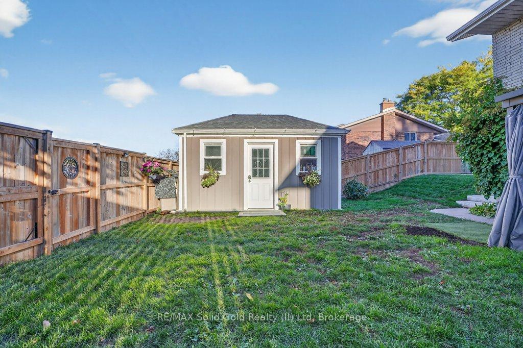 Photo 24 of 34 Dunsmere Court, Kitchener — HOMEH