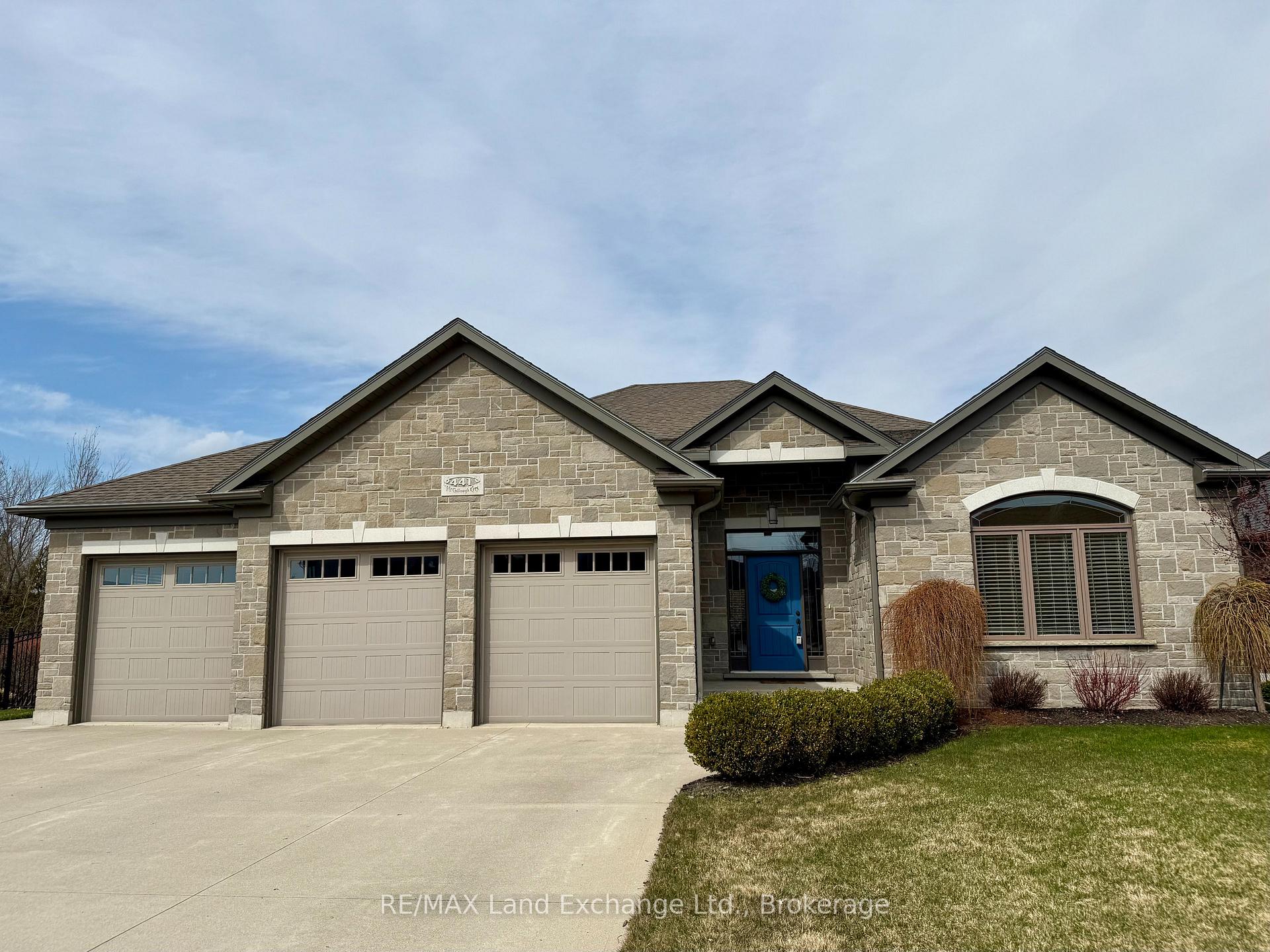 Photo 2 of 441 McCullough Crescent, Kincardine — HOMEH