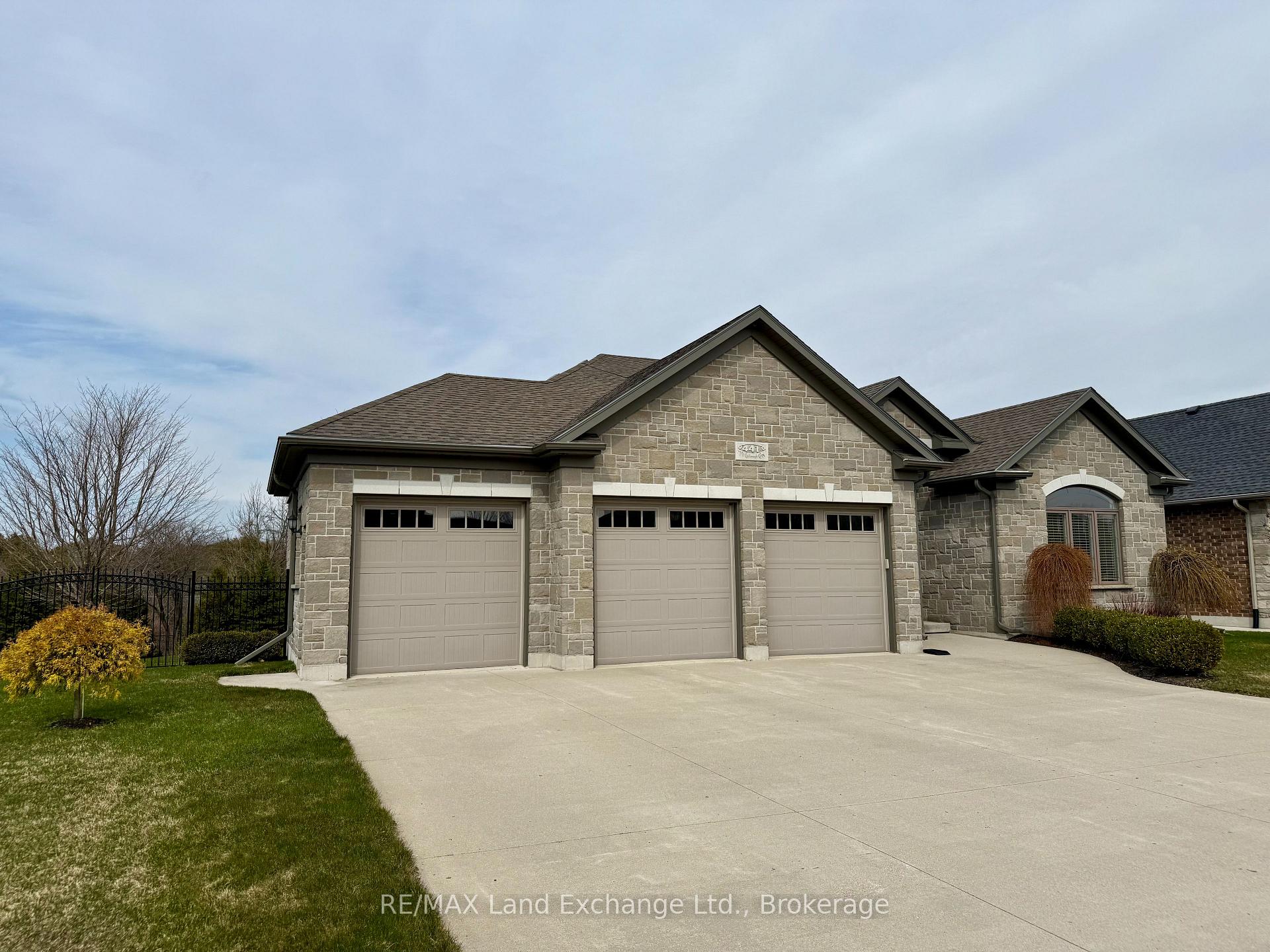 Photo 3 of 441 McCullough Crescent, Kincardine — HOMEH