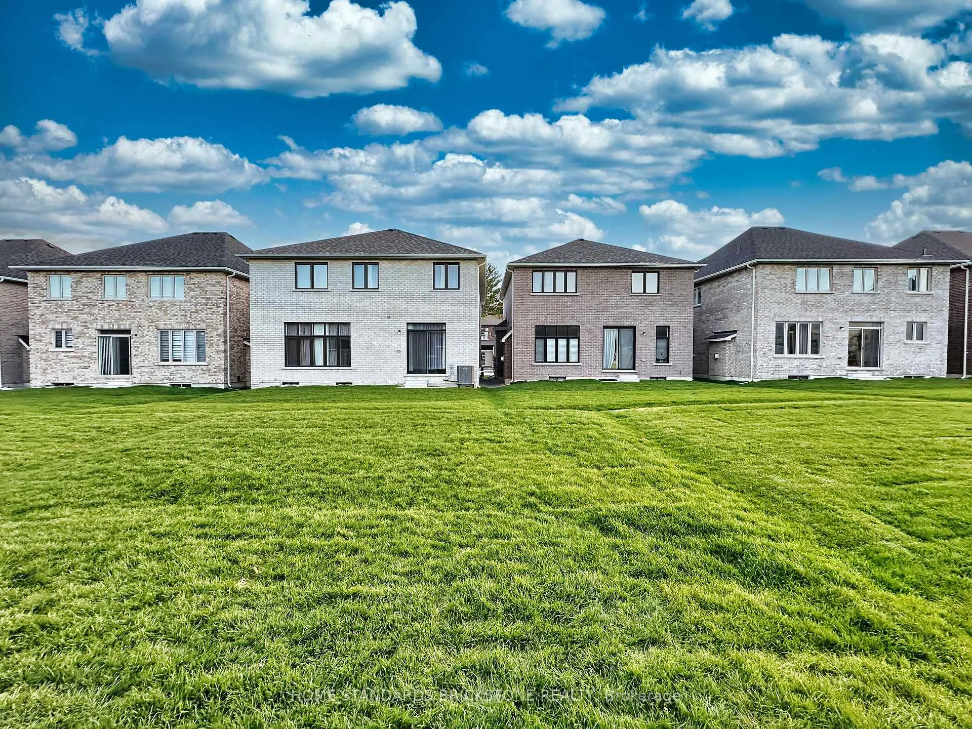 Photo 23 of 1295 Davis Loop, Innisfil, Lefroy — HOMEH