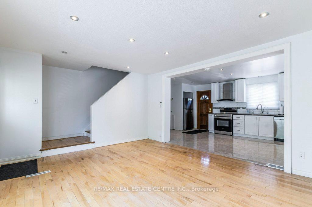 Photo 7 of 65 Balfour Crescent, Kitchener — HOMEH