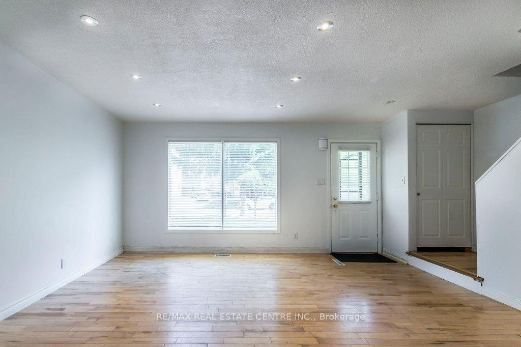 Photo 8 of 65 Balfour Crescent, Kitchener — HOMEH