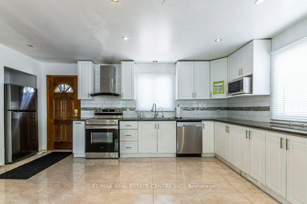 Photo 9 of 65 Balfour Crescent, Kitchener — HOMEH
