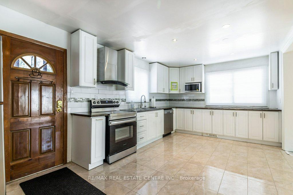 Photo 10 of 65 Balfour Crescent, Kitchener — HOMEH