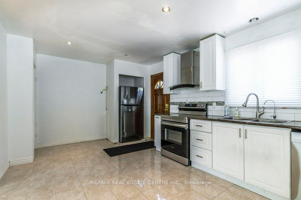 Photo 11 of 65 Balfour Crescent, Kitchener — HOMEH