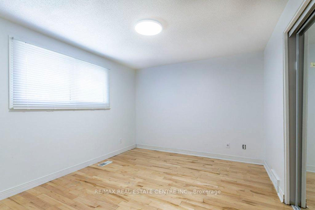 Photo 17 of 65 Balfour Crescent, Kitchener — HOMEH