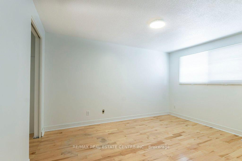 Photo 19 of 65 Balfour Crescent, Kitchener — HOMEH