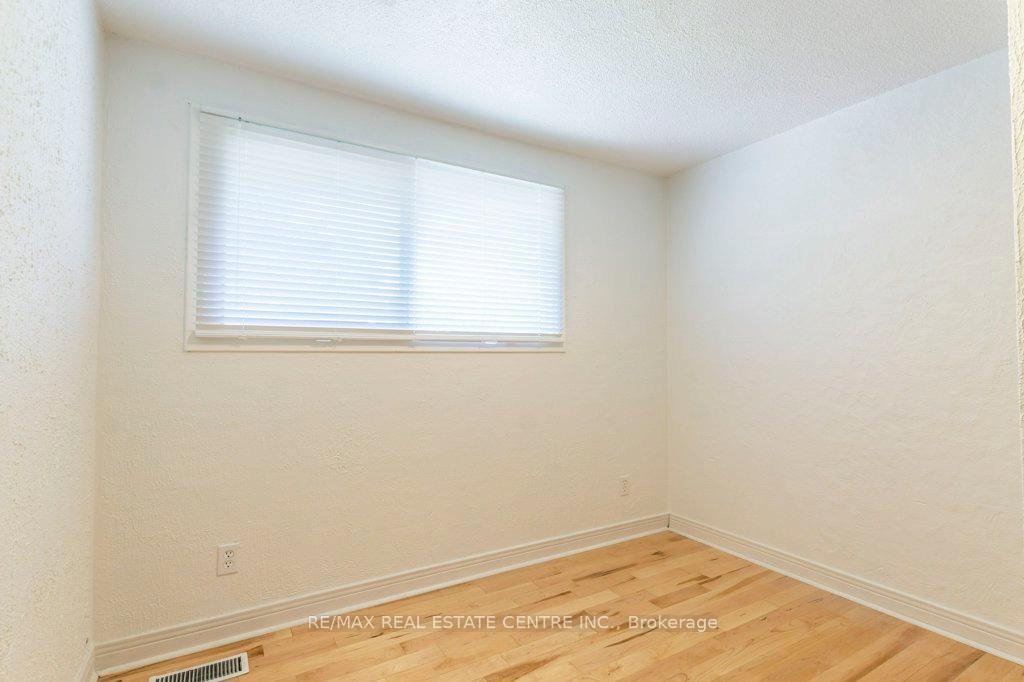 Photo 21 of 65 Balfour Crescent, Kitchener — HOMEH