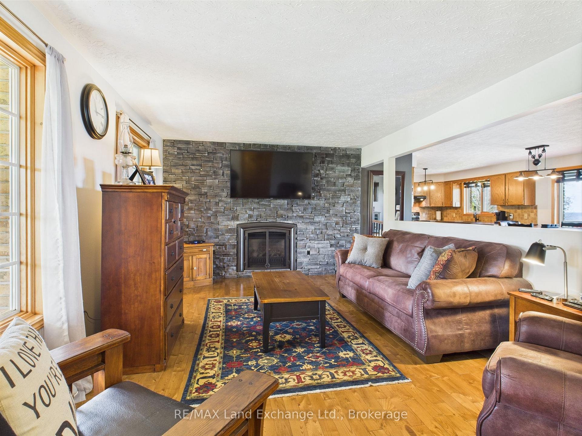 Photo 9 of 276 Penetangore Row, Kincardine — HOMEH