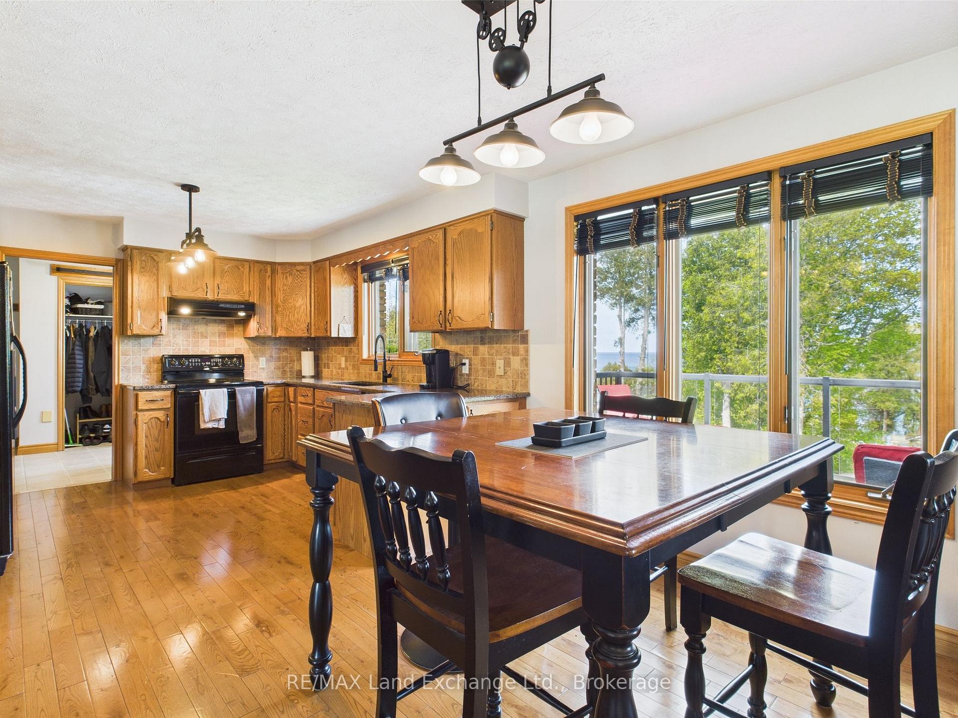 Photo 12 of 276 Penetangore Row, Kincardine — HOMEH