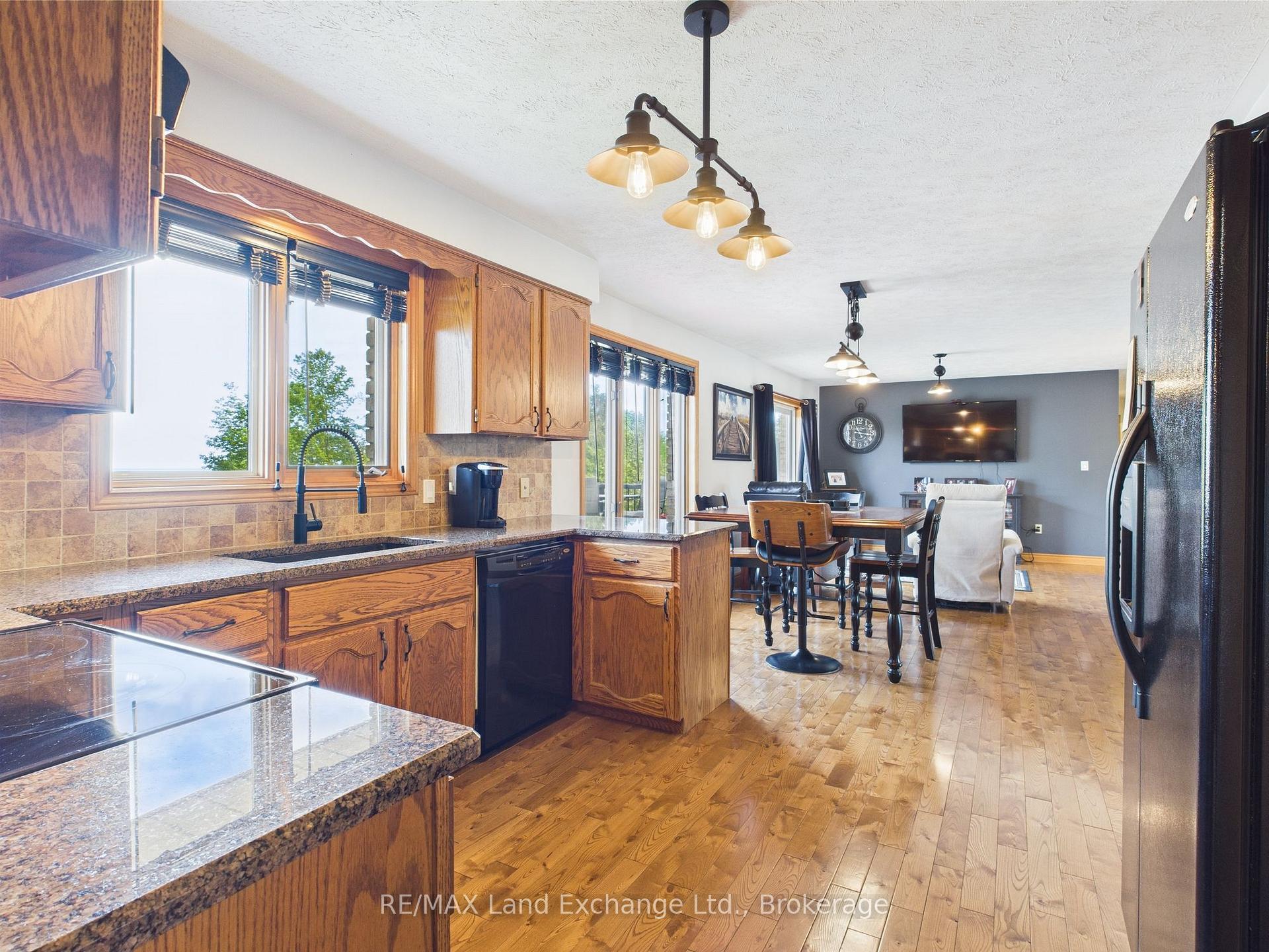 Photo 14 of 276 Penetangore Row, Kincardine — HOMEH