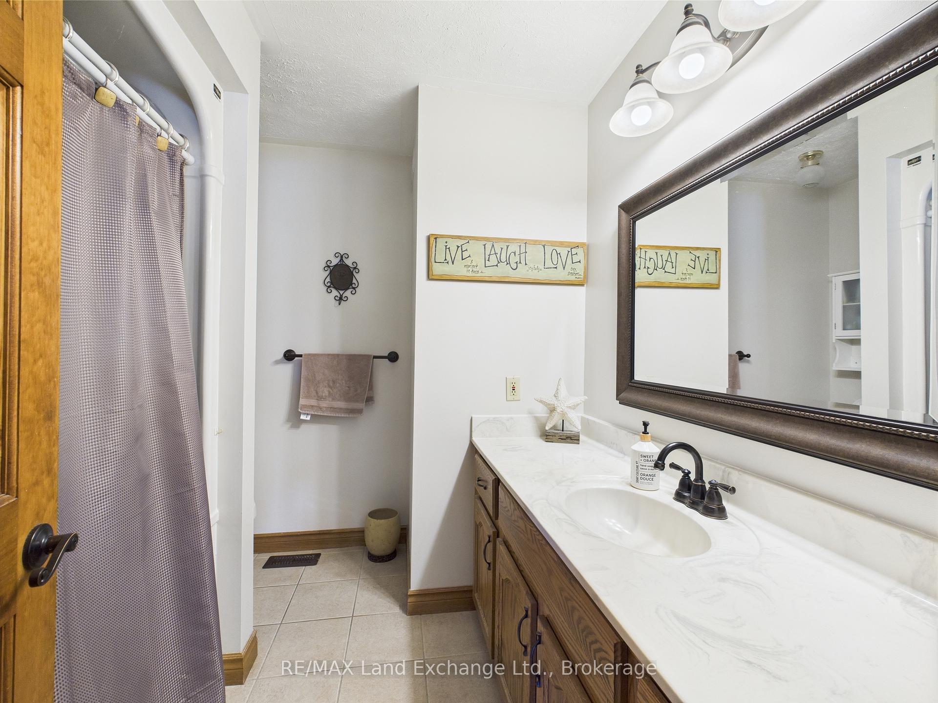 Photo 16 of 276 Penetangore Row, Kincardine — HOMEH