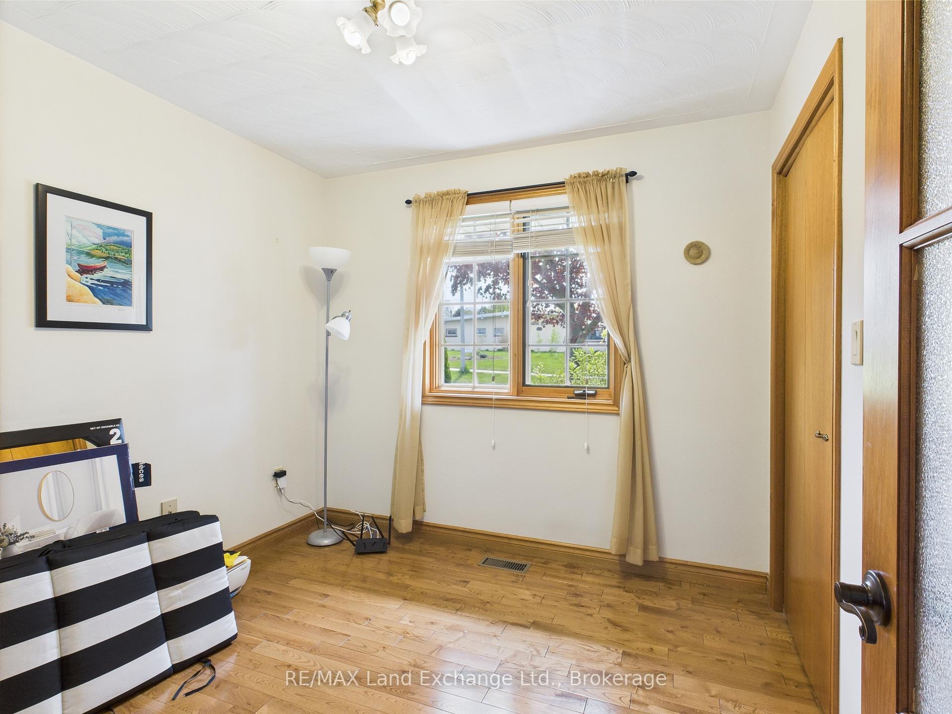 Photo 18 of 276 Penetangore Row, Kincardine — HOMEH