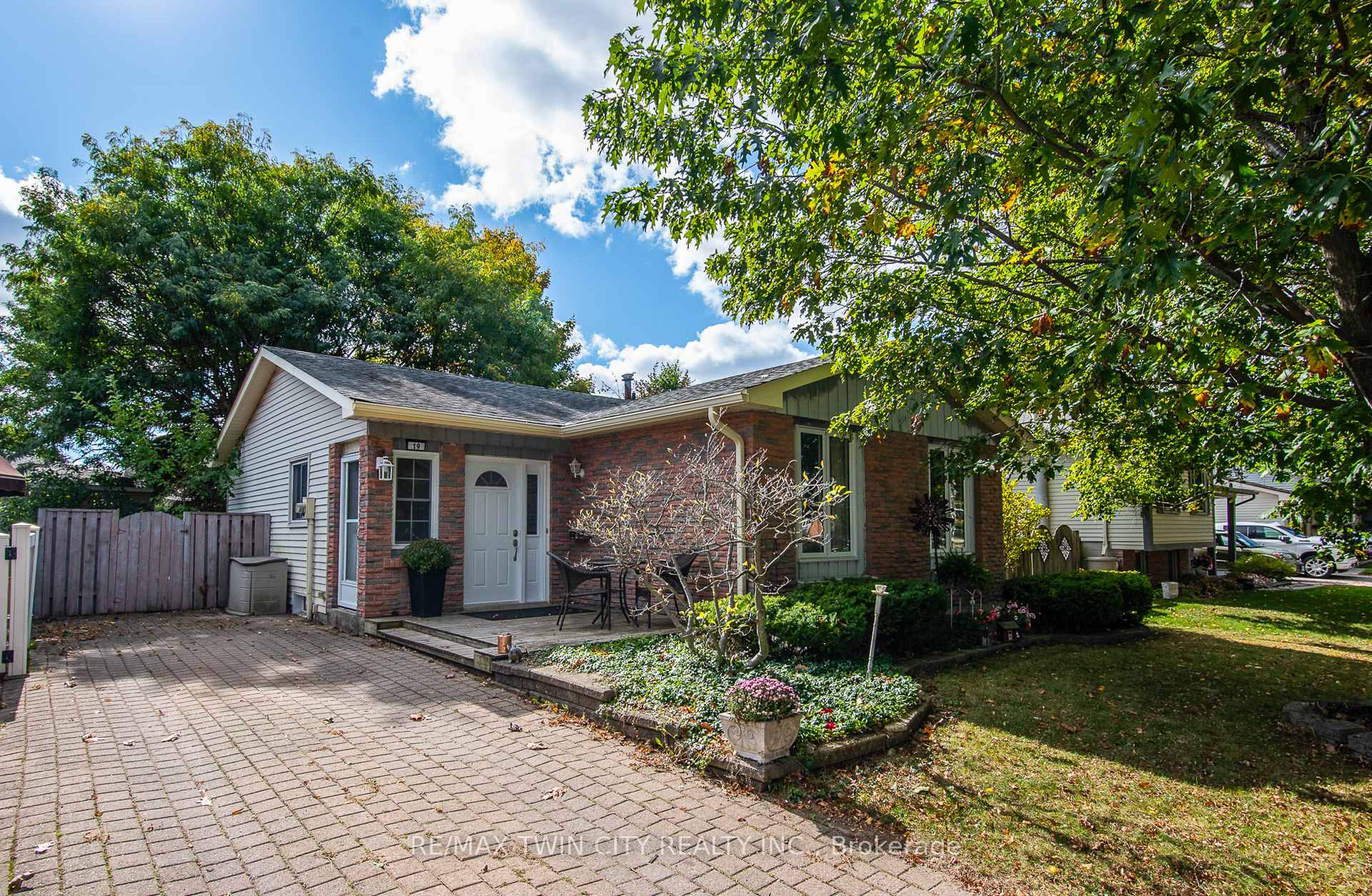 Photo 1 of 19 Keewatin Avenue, Kitchener — HOMEH