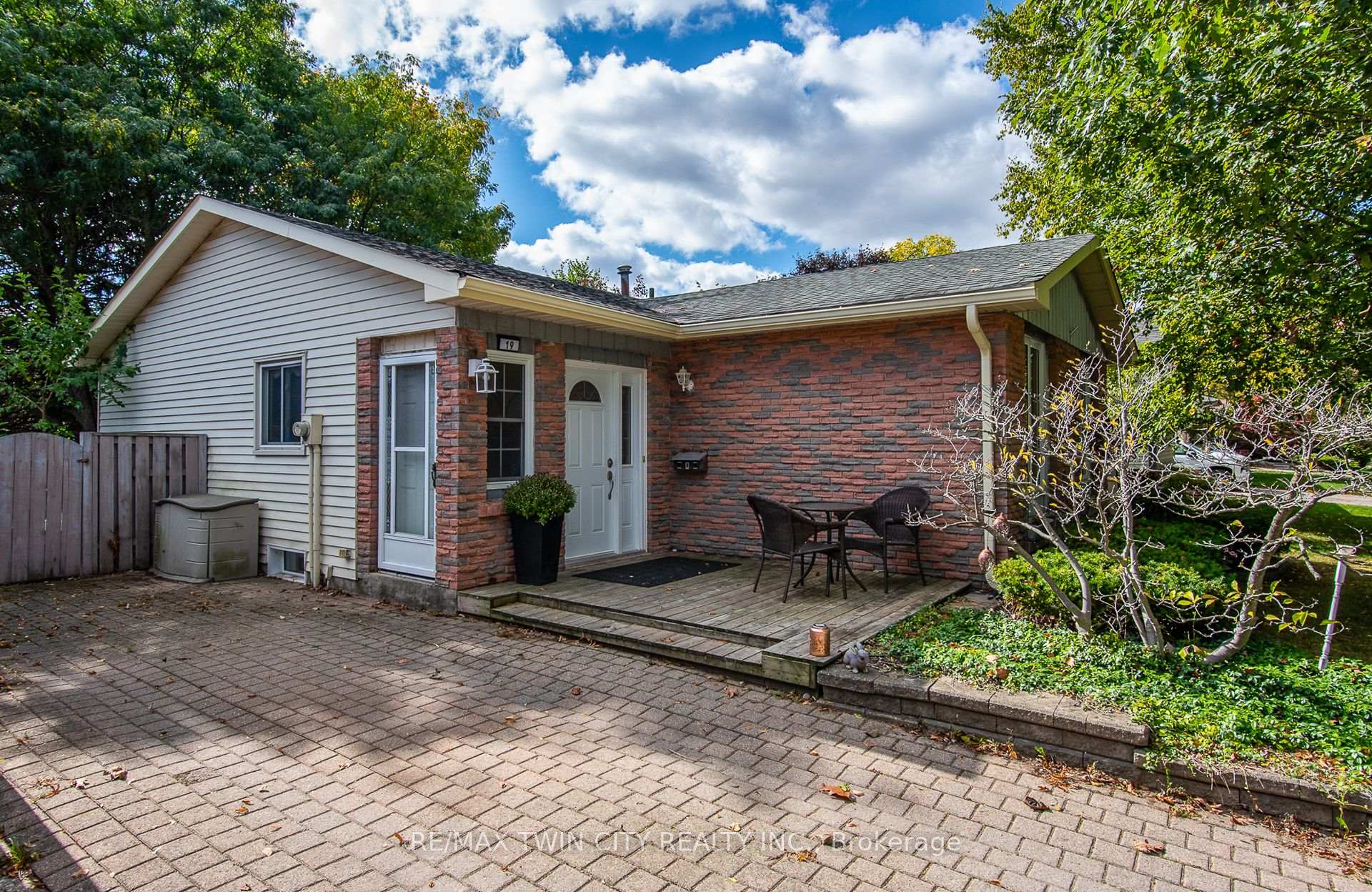 Photo 2 of 19 Keewatin Avenue, Kitchener — HOMEH