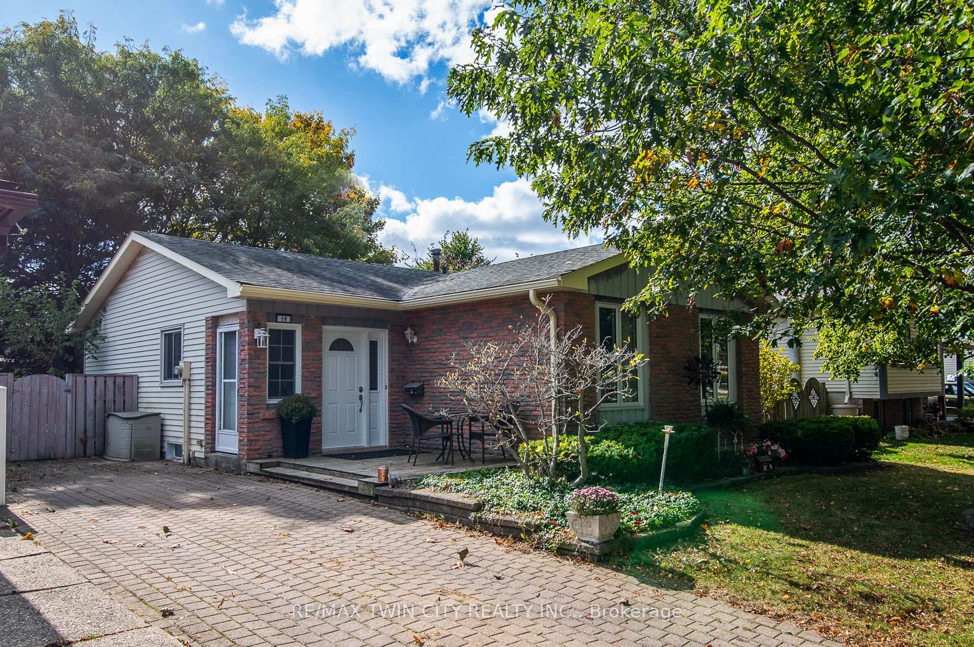 Photo 3 of 19 Keewatin Avenue, Kitchener — HOMEH