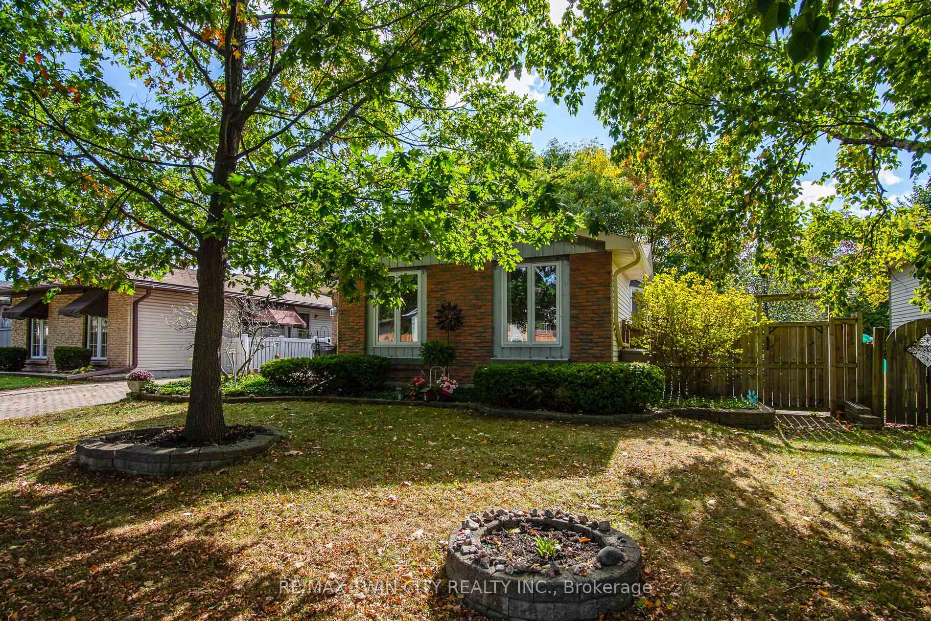 Photo 5 of 19 Keewatin Avenue, Kitchener — HOMEH