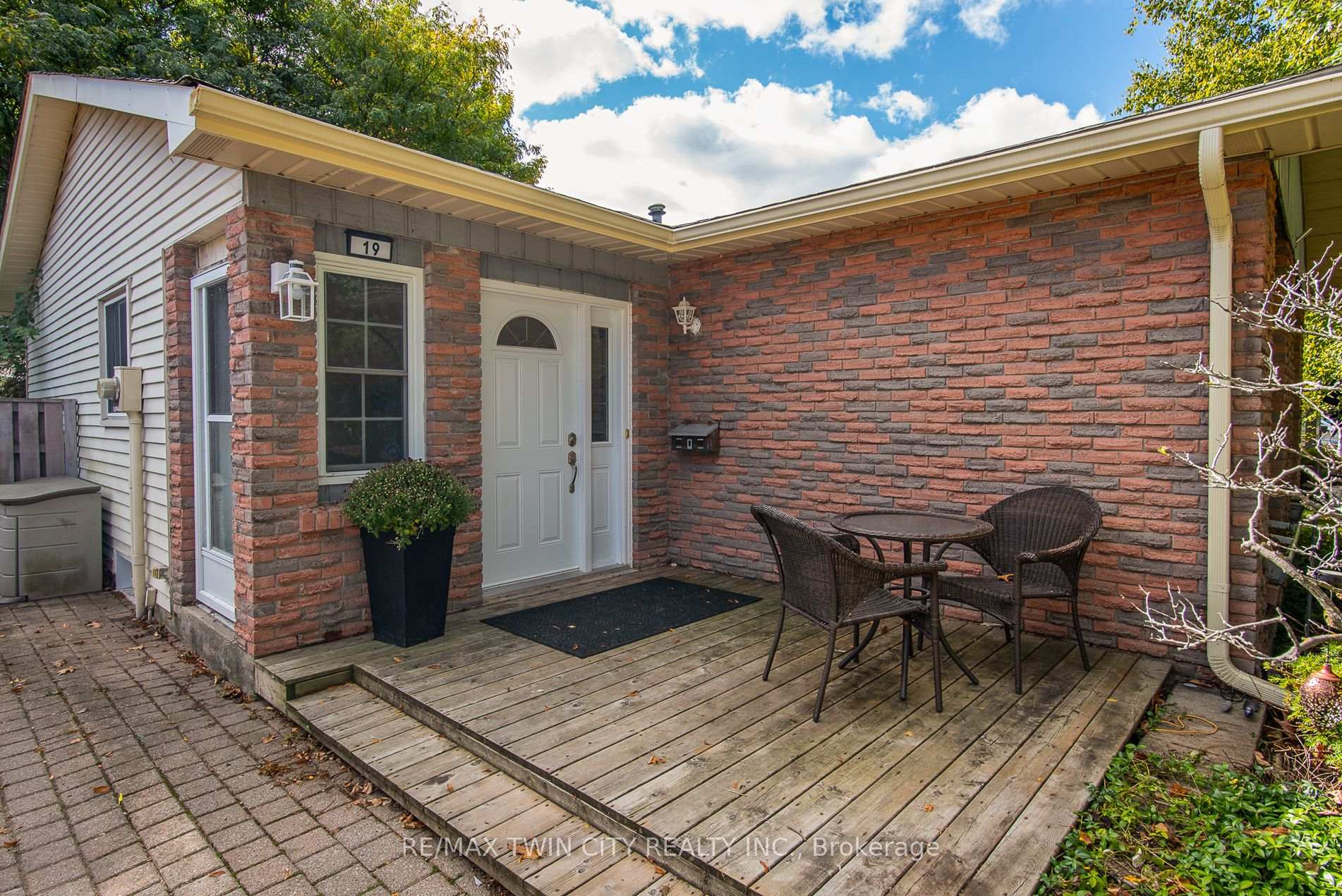 Photo 6 of 19 Keewatin Avenue, Kitchener — HOMEH