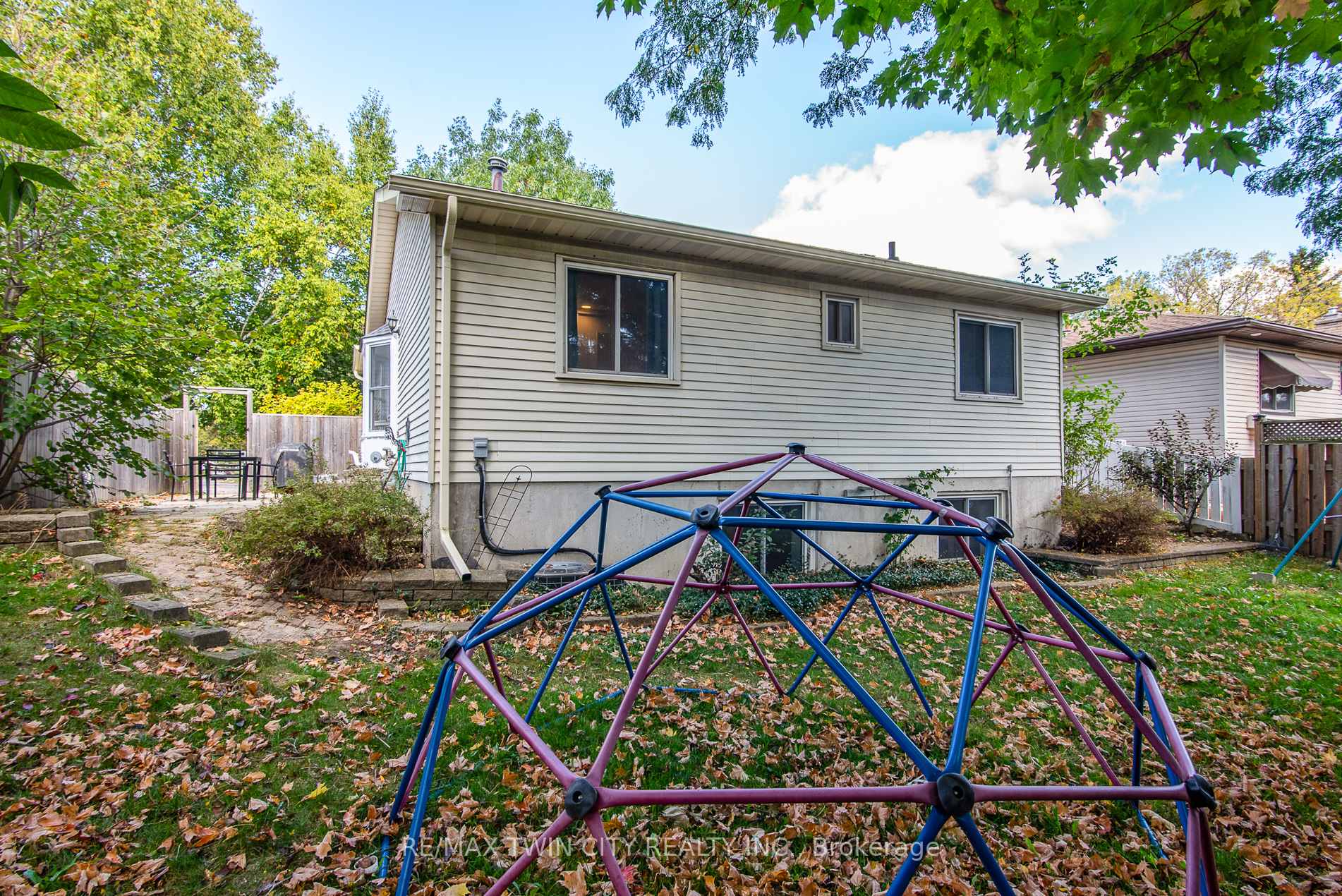Photo 11 of 19 Keewatin Avenue, Kitchener — HOMEH