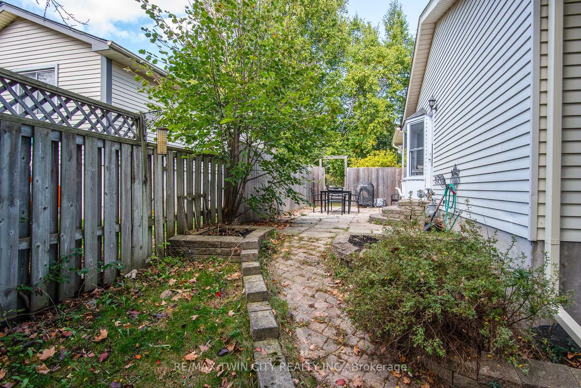 Photo 12 of 19 Keewatin Avenue, Kitchener — HOMEH