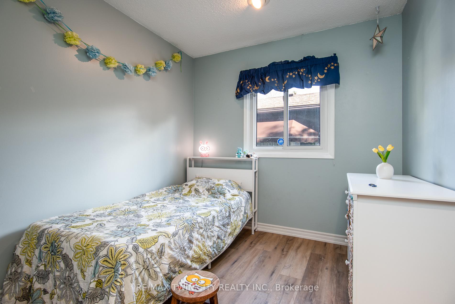 Photo 34 of 19 Keewatin Avenue, Kitchener — HOMEH