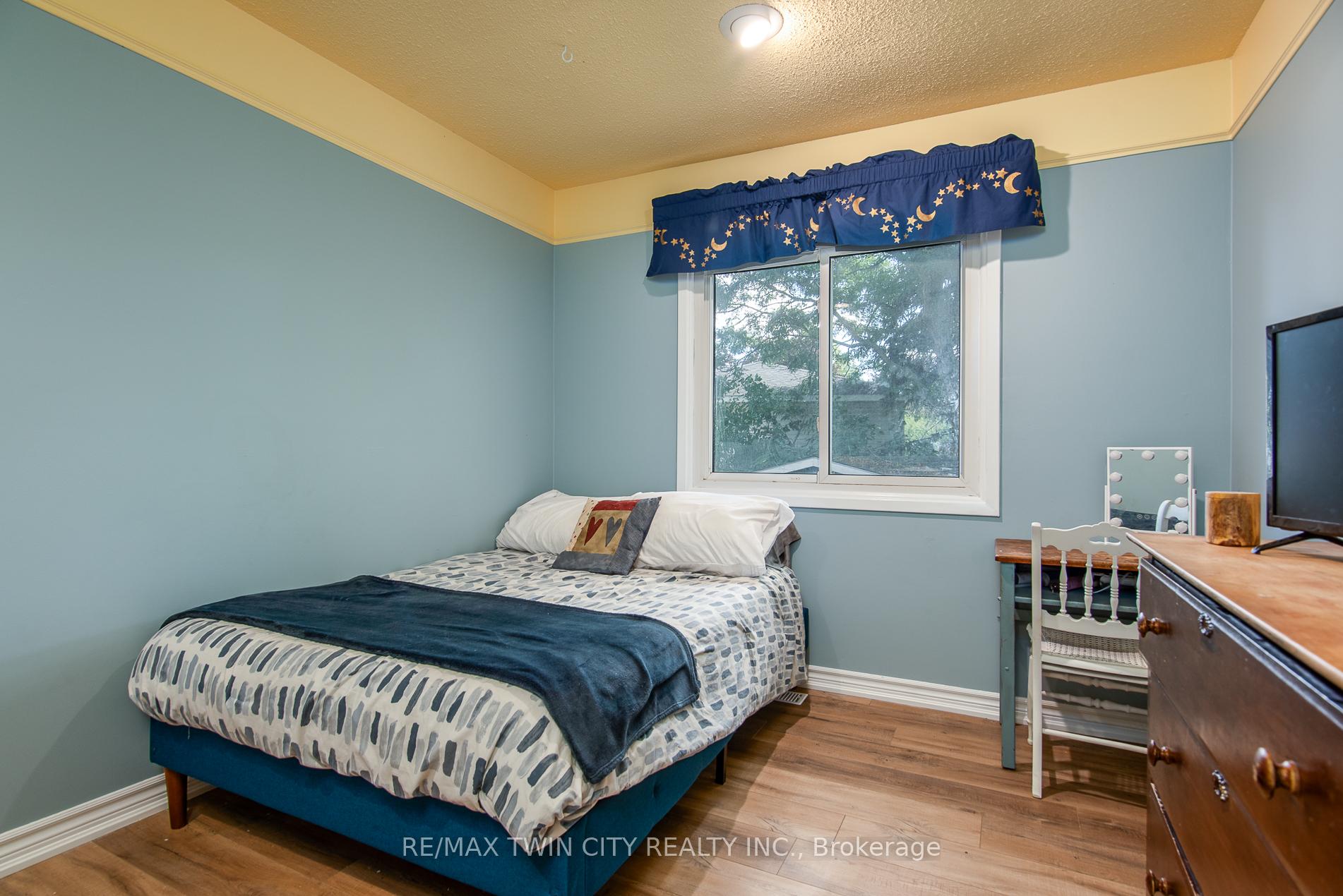 Photo 36 of 19 Keewatin Avenue, Kitchener — HOMEH