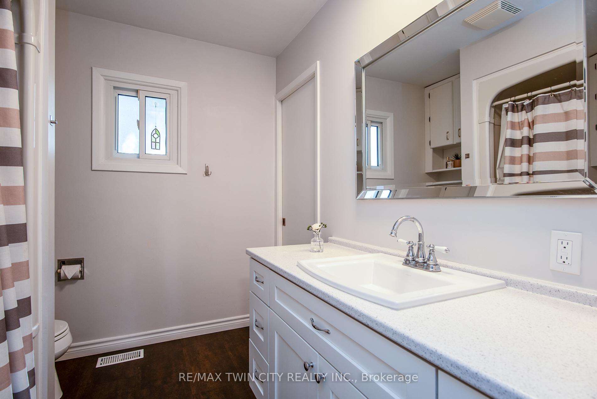 Photo 37 of 19 Keewatin Avenue, Kitchener — HOMEH